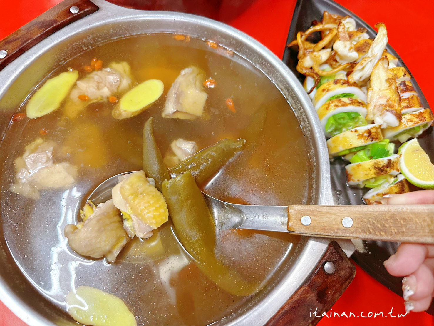 台南深夜海味熱炒~在地人最愛的宵夜場!招牌炸水蓮、油條鮮蚵、蒜煎小卷必點「竹仔店海鮮。燒烤」台南熱炒|台南宵夜 台南深夜海味熱炒~在地人最愛的宵夜場!招牌炸水蓮、油條鮮蚵、蒜煎小卷必點「竹仔店海鮮。燒烤」台南熱炒|台南宵夜
