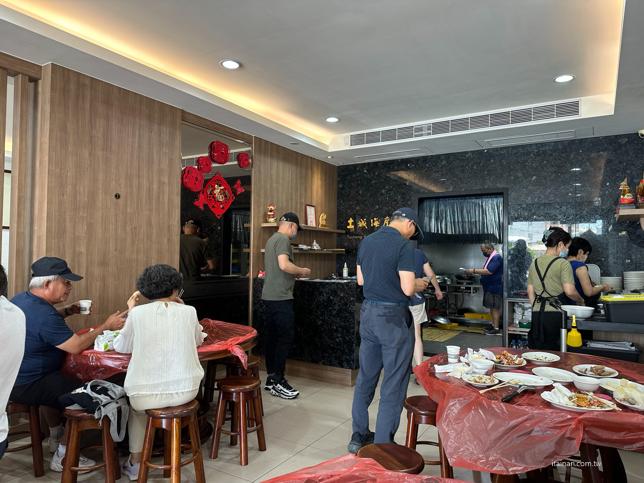 【台南安南區美食】吃處女蟳、紅蟳一定會想到這家!台南人的私房海味桌菜「土城海產店」 【台南安南區美食】吃處女蟳、紅蟳一定會想到這家!台南人的私房海味桌菜「土城海產店」