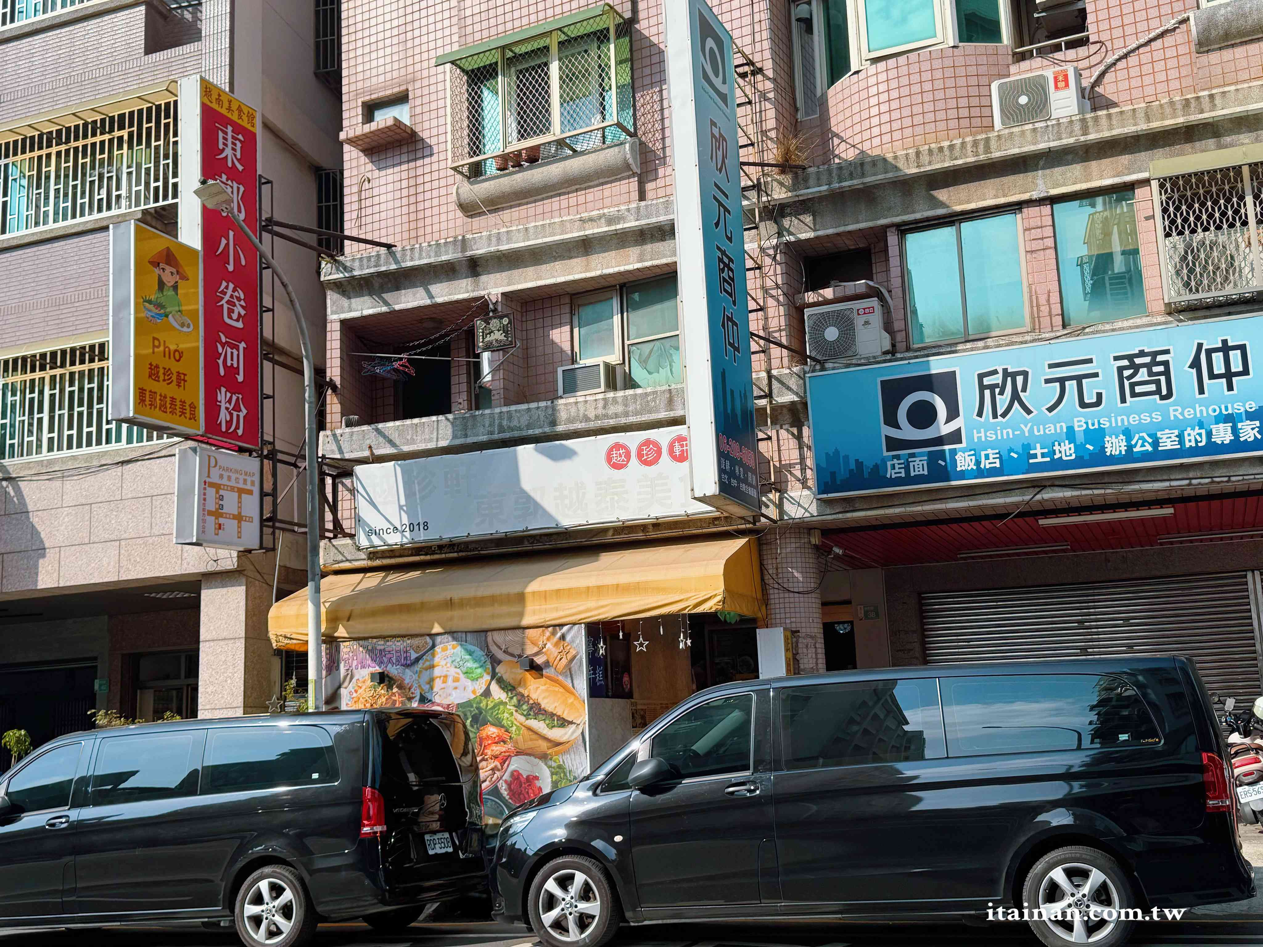 台南人氣越泰料理~炸春捲、炒海鮮雞蛋麵、牛肉河粉、涼拌青木瓜絲一次吃齊「東郭小卷河粉」越珍軒東郭越泰美食 台南人氣越泰料理~炸春捲、炒海鮮雞蛋麵、牛肉河粉、涼拌青木瓜絲一次吃齊「東郭小卷河粉」越珍軒東郭越泰美食