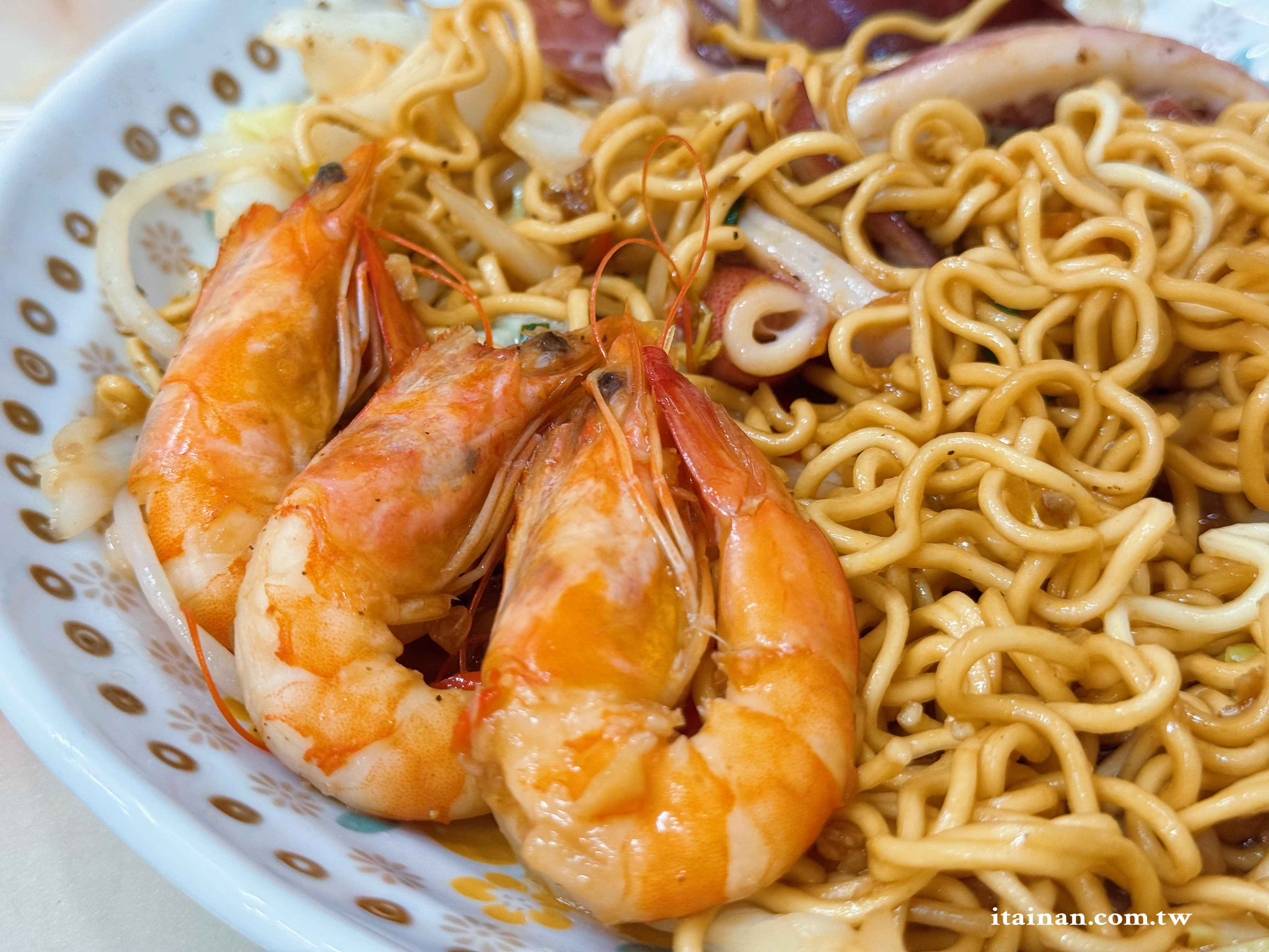 台南人氣越泰料理~炸春捲、炒海鮮雞蛋麵、牛肉河粉、涼拌青木瓜絲一次吃齊「東郭小卷河粉」越珍軒東郭越泰美食 台南人氣越泰料理~炸春捲、炒海鮮雞蛋麵、牛肉河粉、涼拌青木瓜絲一次吃齊「東郭小卷河粉」越珍軒東郭越泰美食