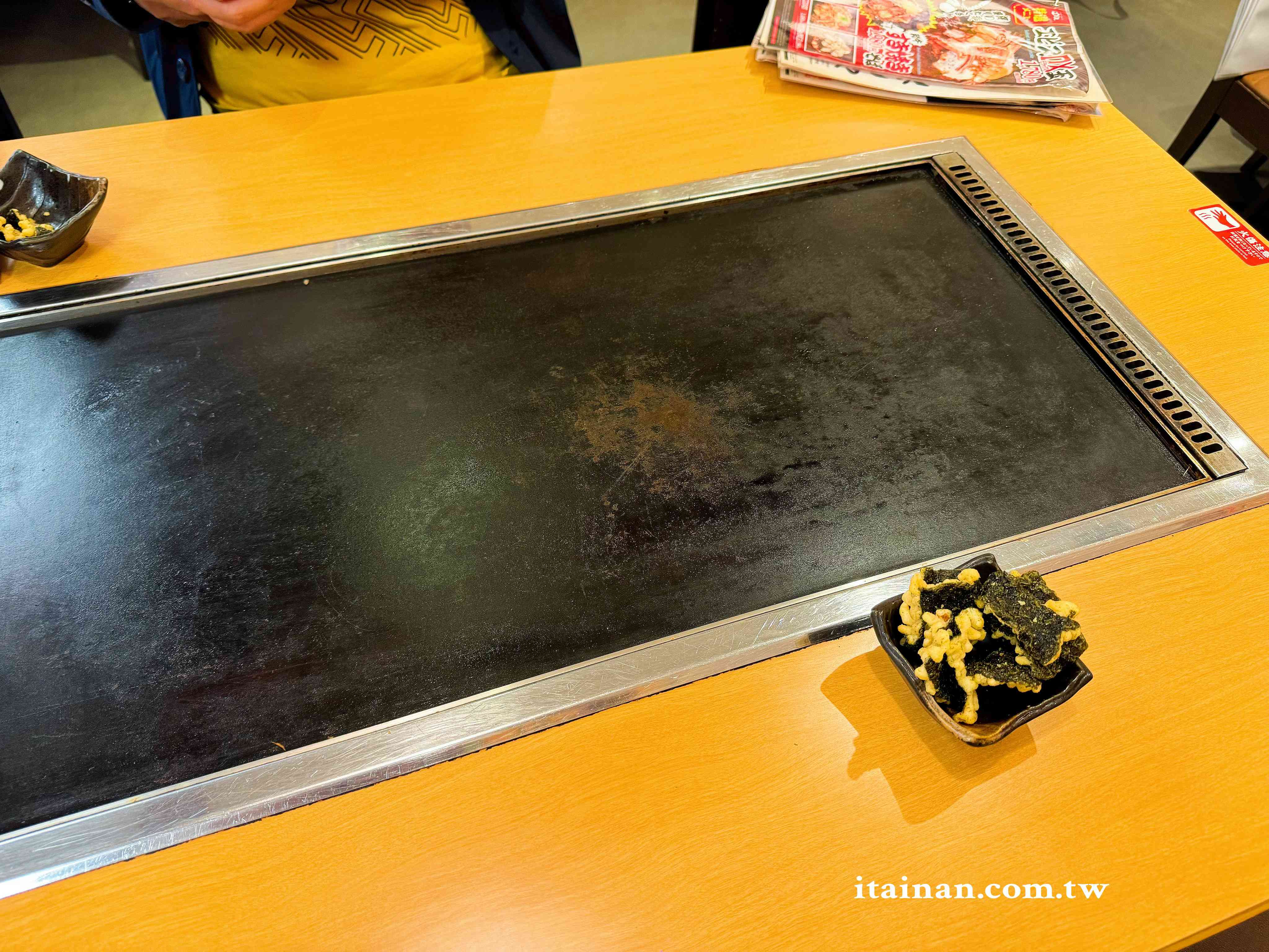 【大阪美食推薦】一次玩味大阪粉物文化~串炸+文字燒一次滿足,還能自己 DIY 真有趣「新世界串かつ・大阪もんじゃ焼 初代エビス」 【大阪美食推薦】一次玩味大阪粉物文化~串炸+文字燒一次滿足,還能自己 DIY 真有趣「新世界串かつ・大阪もんじゃ焼 初代エビス」