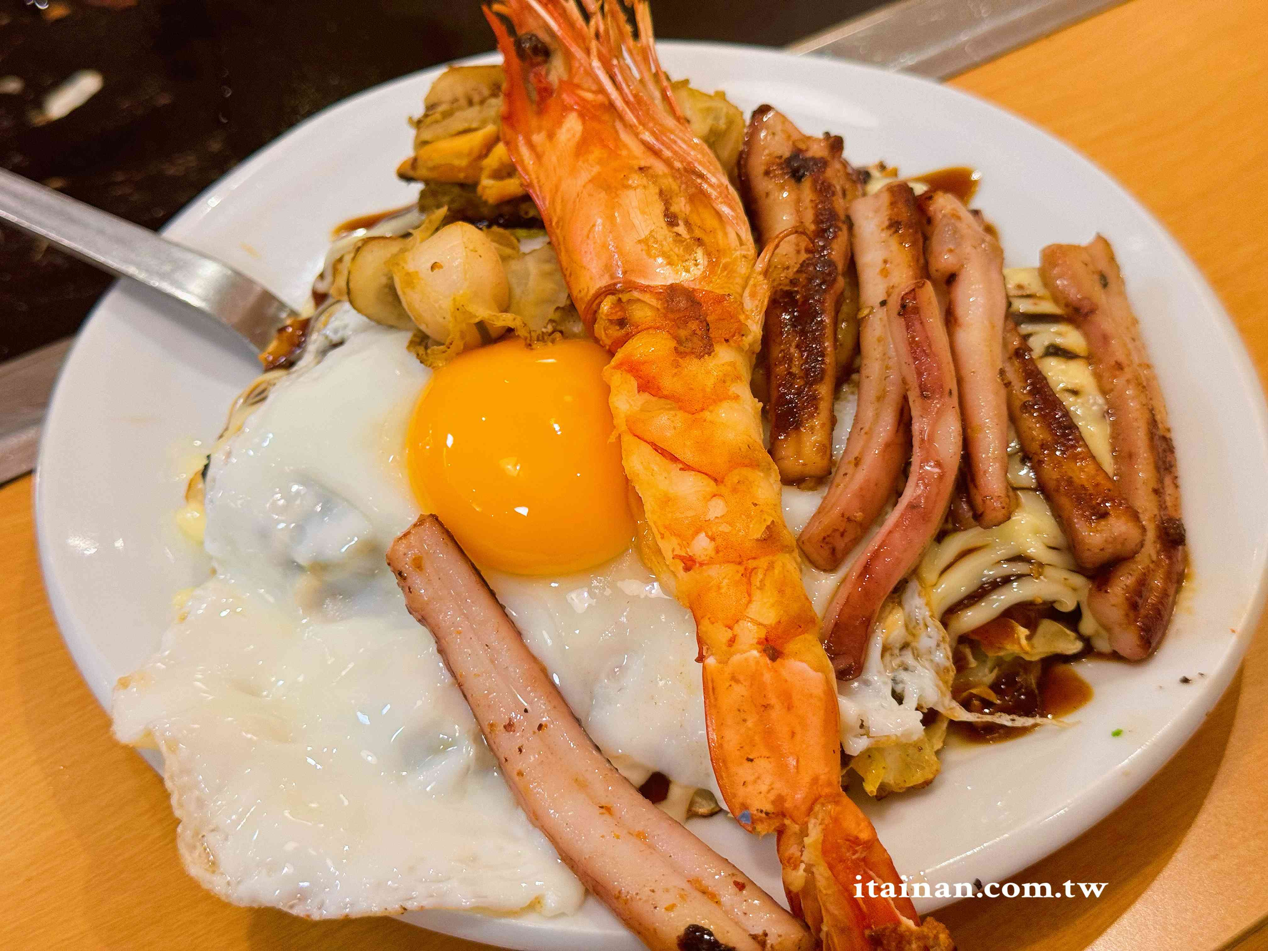 【大阪美食推薦】一次玩味大阪粉物文化~串炸+文字燒一次滿足,還能自己 DIY 真有趣「新世界串かつ・大阪もんじゃ焼 初代エビス」 【大阪美食推薦】一次玩味大阪粉物文化~串炸+文字燒一次滿足,還能自己 DIY 真有趣「新世界串かつ・大阪もんじゃ焼 初代エビス」