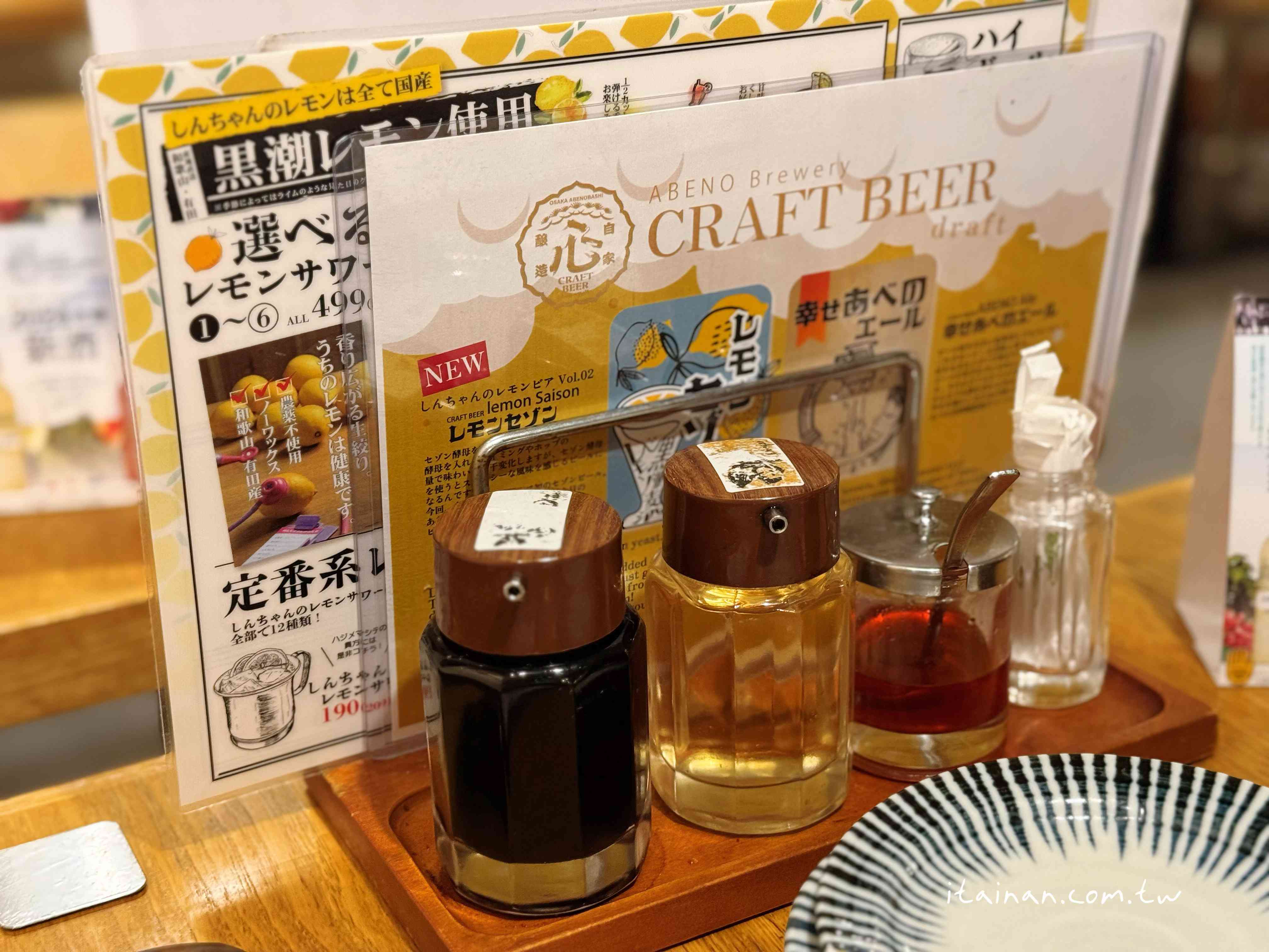 大阪心齋橋這家居酒屋太狂！每晚大排隊~主打的肉汁洪水餃子，一咬大噴汁!大鍋燉菜紅燒五花肉跟唐揚炸雞一吃就愛上 「餃子と唐揚げの酒場。しんちゃん アメ村店」