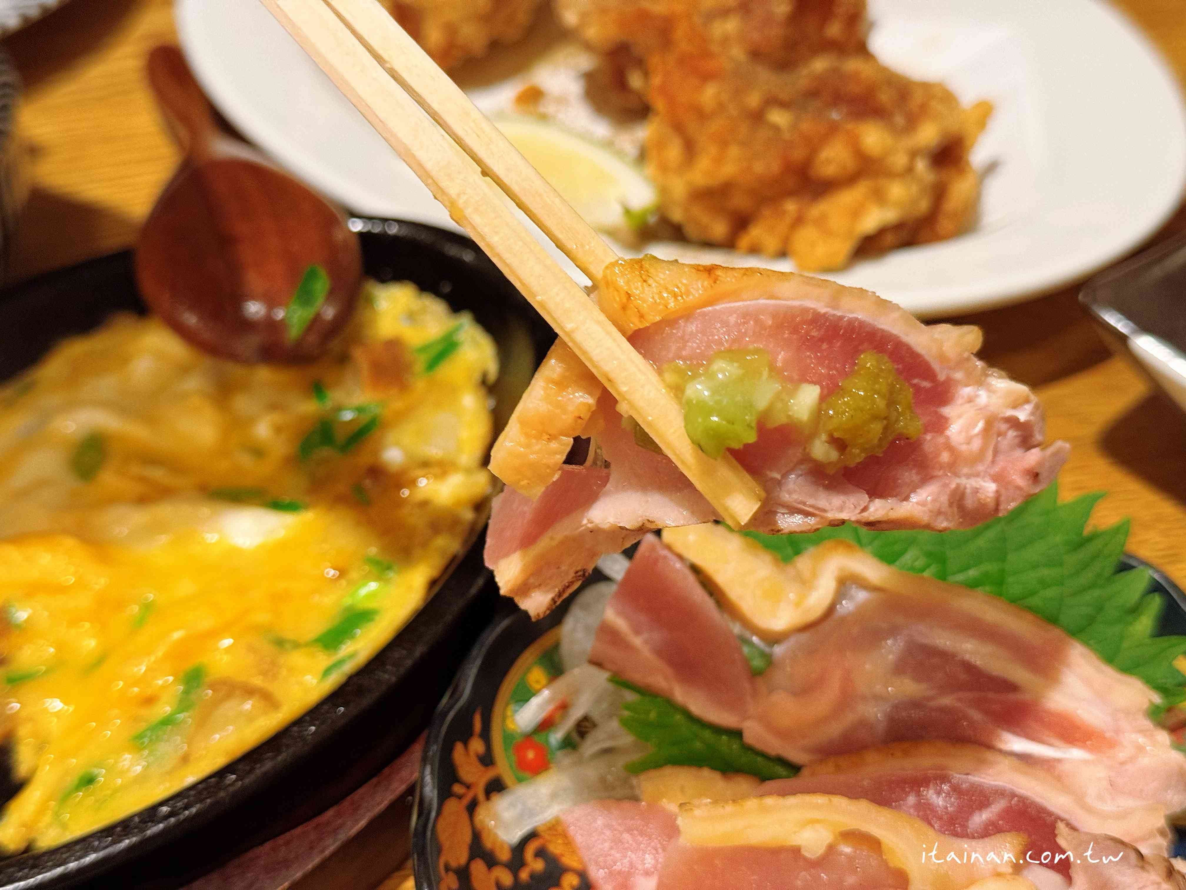 大阪心齋橋這家居酒屋太狂！每晚大排隊~主打的肉汁洪水餃子，一咬大噴汁!大鍋燉菜紅燒五花肉跟唐揚炸雞一吃就愛上 「餃子と唐揚げの酒場。しんちゃん アメ村店」