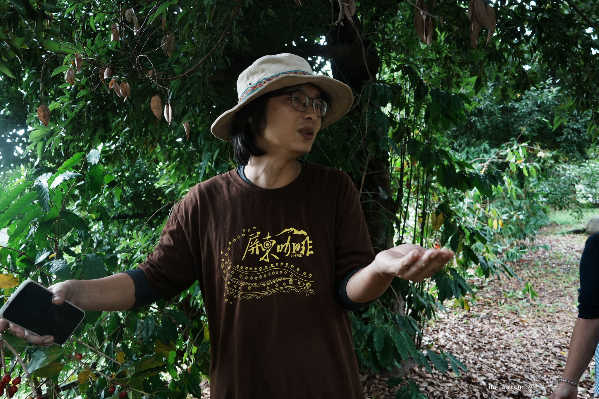 【屏東兩日遊】一路開進山林與咖啡香~屏東大武山 、 部落文化 、食農體驗的慢旅行｜屏東咖啡園區、璞玉翡珂、大武山山林教育服務中心、屏東原百貨、二峰圳、台灣金石咖啡休閒農場、屏東可可巧克力園區