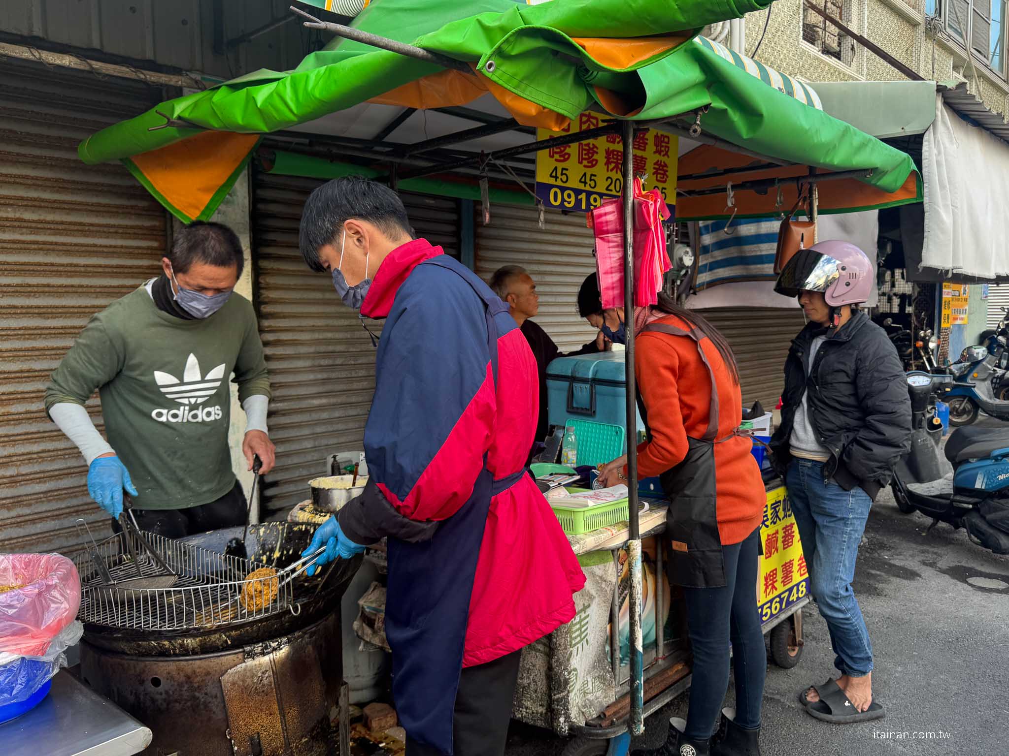 【將軍區美食】在地人都在吃~開業四十年的老攤炸蚵嗲!肉嗲鋪烤肉片超特別的隱藏版「馬沙溝吳家蚵嗲」馬沙溝李聖宮前 【將軍區美食】在地人都在吃~開業四十年的老攤炸蚵嗲!肉嗲鋪烤肉片超特別的隱藏版「馬沙溝吳家蚵嗲」馬沙溝李聖宮前