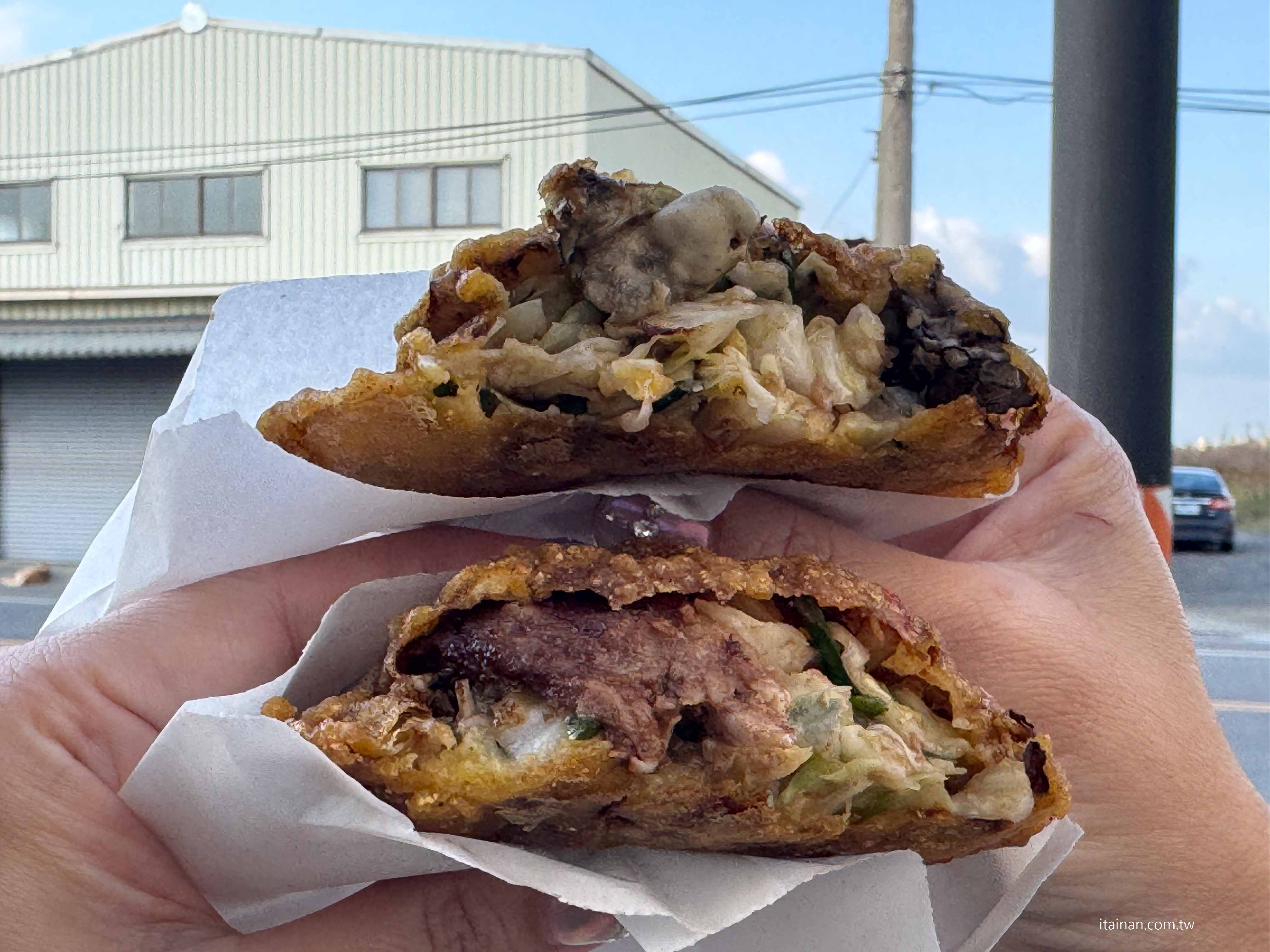 【將軍區美食】在地人都在吃~開業四十年的老攤炸蚵嗲!肉嗲鋪烤肉片超特別的隱藏版「馬沙溝吳家蚵嗲」馬沙溝李聖宮前 【將軍區美食】在地人都在吃~開業四十年的老攤炸蚵嗲!肉嗲鋪烤肉片超特別的隱藏版「馬沙溝吳家蚵嗲」馬沙溝李聖宮前