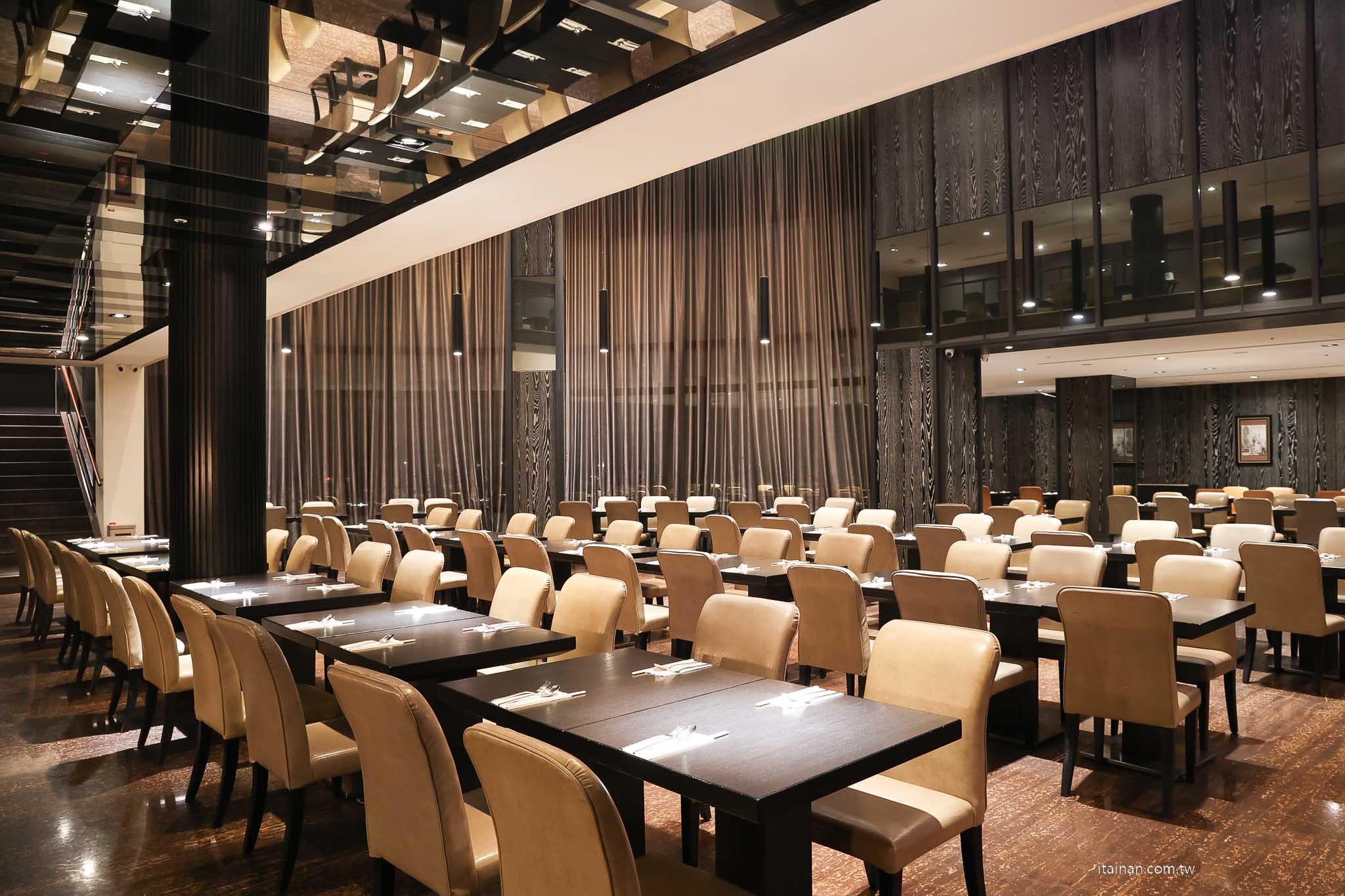 【台南吃到飽推薦】超澎湃~早餐就把台南味通通吃滿!不用排隊,現煮鹹粥、現涮牛肉湯、小卷米粉、浮水魚羹、海鮮羹、香腸熟肉、肉圓直接端上桌 !台南桂田酒店「阿力海百匯餐廳」自助式早餐 【台南吃到飽推薦】超澎湃~早餐就把台南味通通吃滿!不用排隊,現煮鹹粥、現涮牛肉湯、小卷米粉、浮水魚羹、海鮮羹、香腸熟肉、肉圓直接端上桌 !台南桂田酒店「阿力海百匯餐廳」自助式早餐