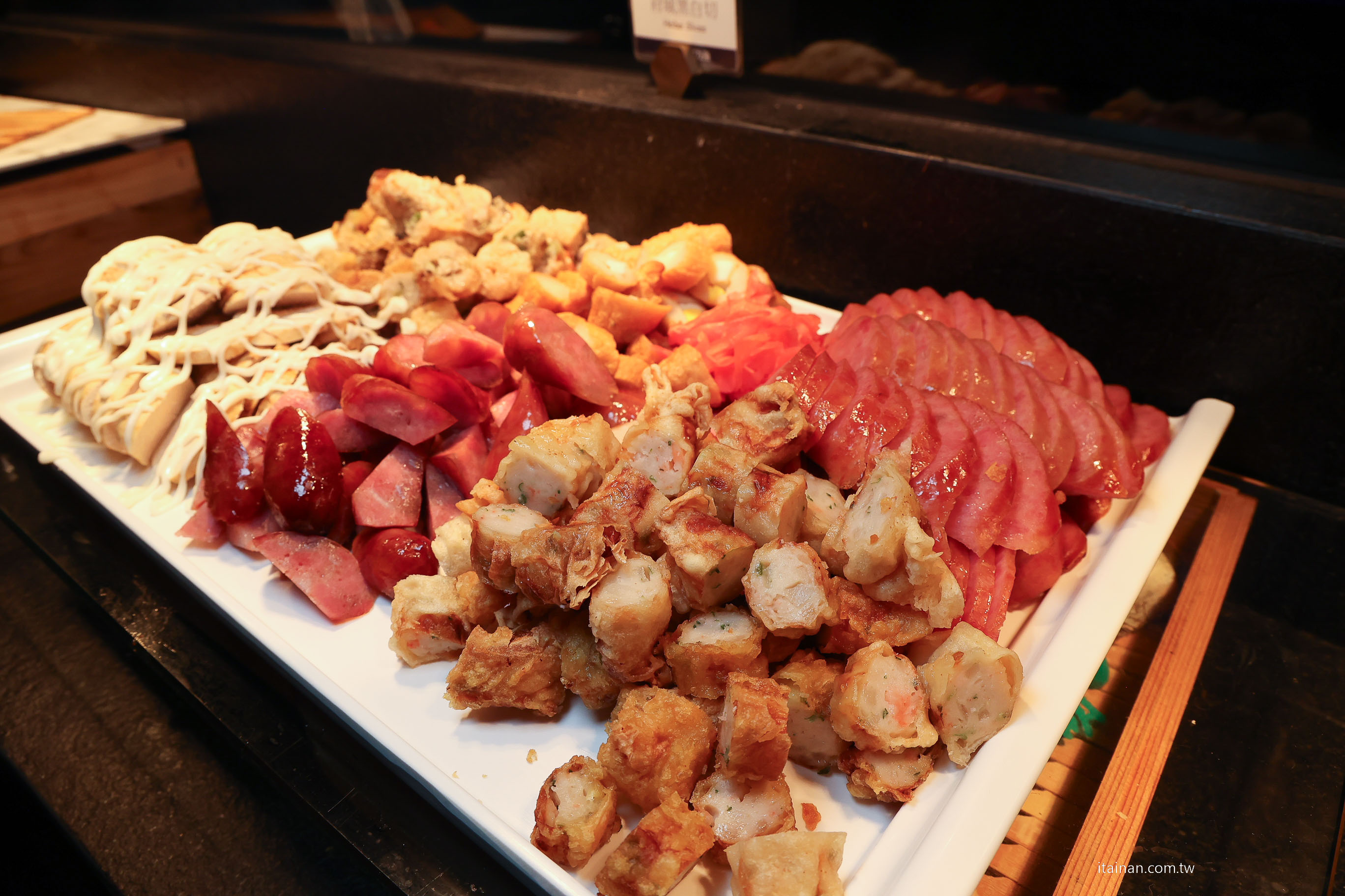 【台南吃到飽推薦】超澎湃~早餐就把台南味通通吃滿!不用排隊,現煮鹹粥、現涮牛肉湯、小卷米粉、浮水魚羹、海鮮羹、香腸熟肉、肉圓直接端上桌 !台南桂田酒店「阿力海百匯餐廳」自助式早餐 【台南吃到飽推薦】超澎湃~早餐就把台南味通通吃滿!不用排隊,現煮鹹粥、現涮牛肉湯、小卷米粉、浮水魚羹、海鮮羹、香腸熟肉、肉圓直接端上桌 !台南桂田酒店「阿力海百匯餐廳」自助式早餐