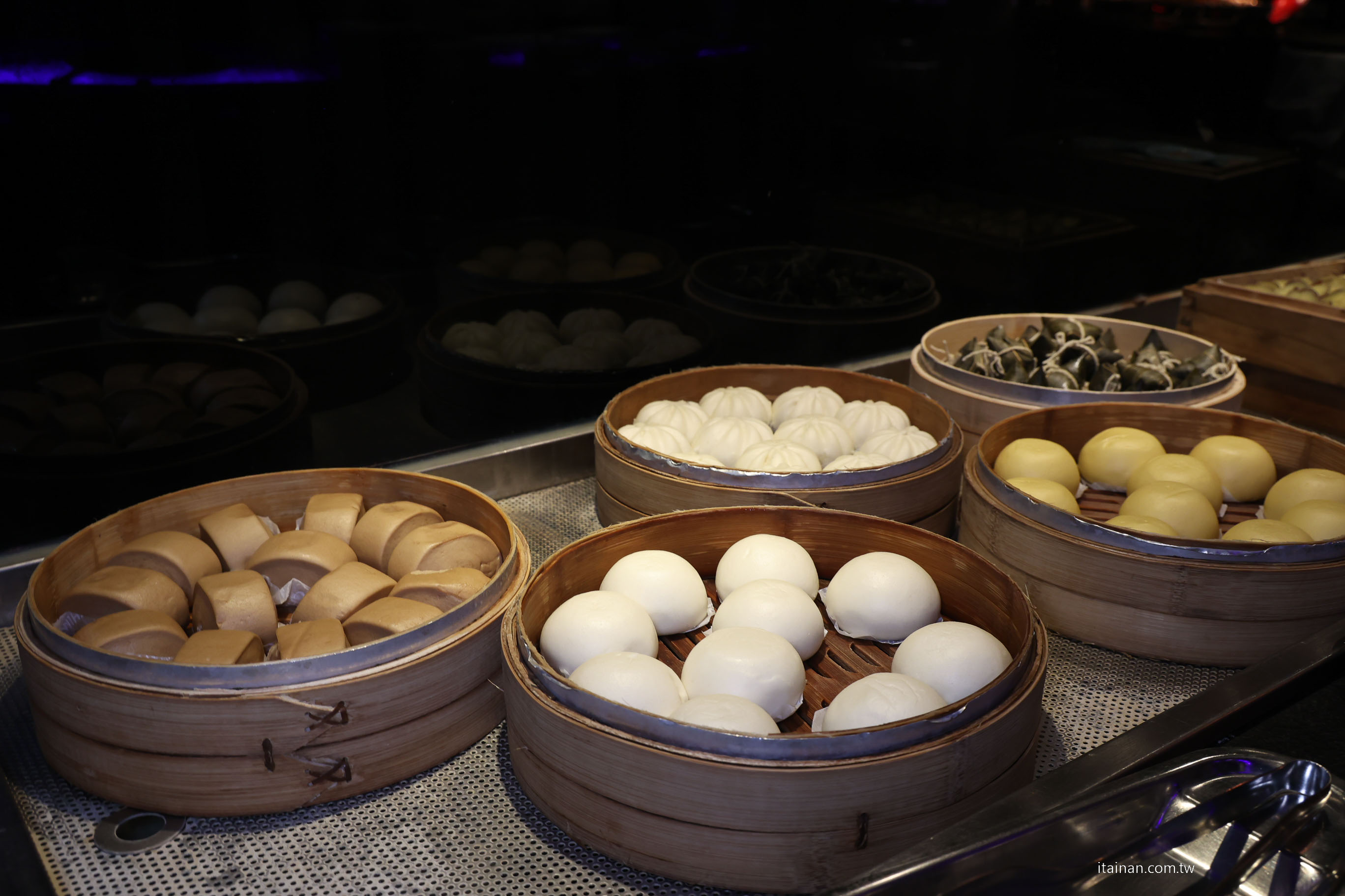 【台南吃到飽推薦】超澎湃~早餐就把台南味通通吃滿!不用排隊,現煮鹹粥、現涮牛肉湯、小卷米粉、浮水魚羹、海鮮羹、香腸熟肉、肉圓直接端上桌 !台南桂田酒店「阿力海百匯餐廳」自助式早餐 【台南吃到飽推薦】超澎湃~早餐就把台南味通通吃滿!不用排隊,現煮鹹粥、現涮牛肉湯、小卷米粉、浮水魚羹、海鮮羹、香腸熟肉、肉圓直接端上桌 !台南桂田酒店「阿力海百匯餐廳」自助式早餐