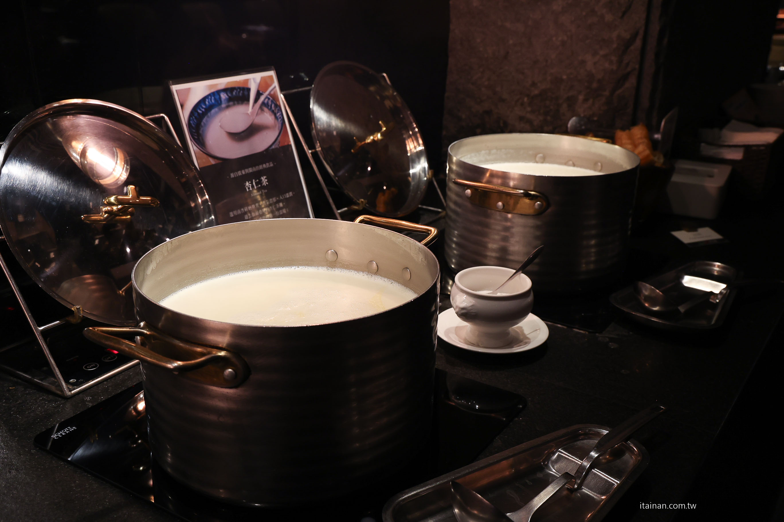 【台南吃到飽推薦】超澎湃~早餐就把台南味通通吃滿!不用排隊,現煮鹹粥、現涮牛肉湯、小卷米粉、浮水魚羹、海鮮羹、香腸熟肉、肉圓直接端上桌 !台南桂田酒店「阿力海百匯餐廳」自助式早餐 【台南吃到飽推薦】超澎湃~早餐就把台南味通通吃滿!不用排隊,現煮鹹粥、現涮牛肉湯、小卷米粉、浮水魚羹、海鮮羹、香腸熟肉、肉圓直接端上桌 !台南桂田酒店「阿力海百匯餐廳」自助式早餐