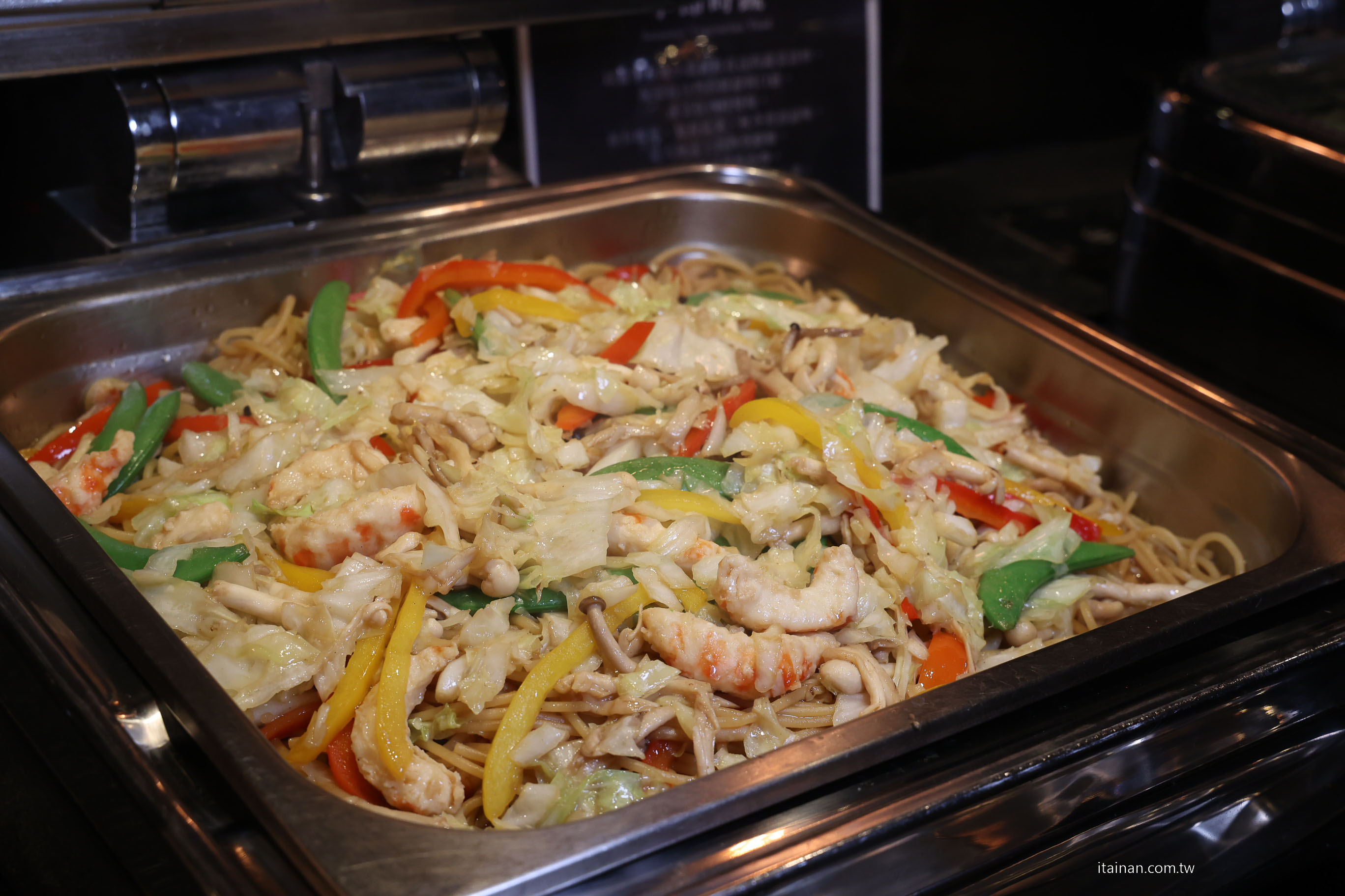 【台南吃到飽推薦】超澎湃~早餐就把台南味通通吃滿!不用排隊,現煮鹹粥、現涮牛肉湯、小卷米粉、浮水魚羹、海鮮羹、香腸熟肉、肉圓直接端上桌 !台南桂田酒店「阿力海百匯餐廳」自助式早餐 【台南吃到飽推薦】超澎湃~早餐就把台南味通通吃滿!不用排隊,現煮鹹粥、現涮牛肉湯、小卷米粉、浮水魚羹、海鮮羹、香腸熟肉、肉圓直接端上桌 !台南桂田酒店「阿力海百匯餐廳」自助式早餐