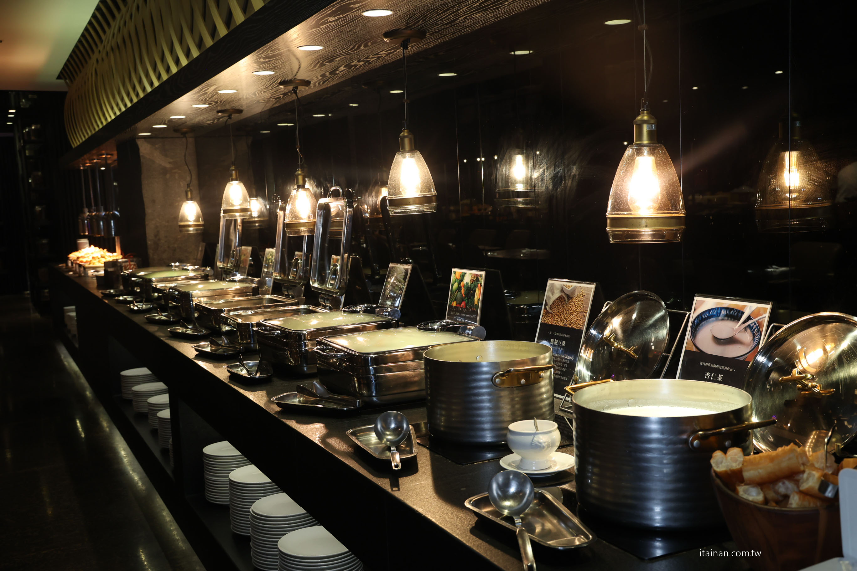 【台南吃到飽推薦】超澎湃~早餐就把台南味通通吃滿!不用排隊,現煮鹹粥、現涮牛肉湯、小卷米粉、浮水魚羹、海鮮羹、香腸熟肉、肉圓直接端上桌 !台南桂田酒店「阿力海百匯餐廳」自助式早餐 【台南吃到飽推薦】超澎湃~早餐就把台南味通通吃滿!不用排隊,現煮鹹粥、現涮牛肉湯、小卷米粉、浮水魚羹、海鮮羹、香腸熟肉、肉圓直接端上桌 !台南桂田酒店「阿力海百匯餐廳」自助式早餐