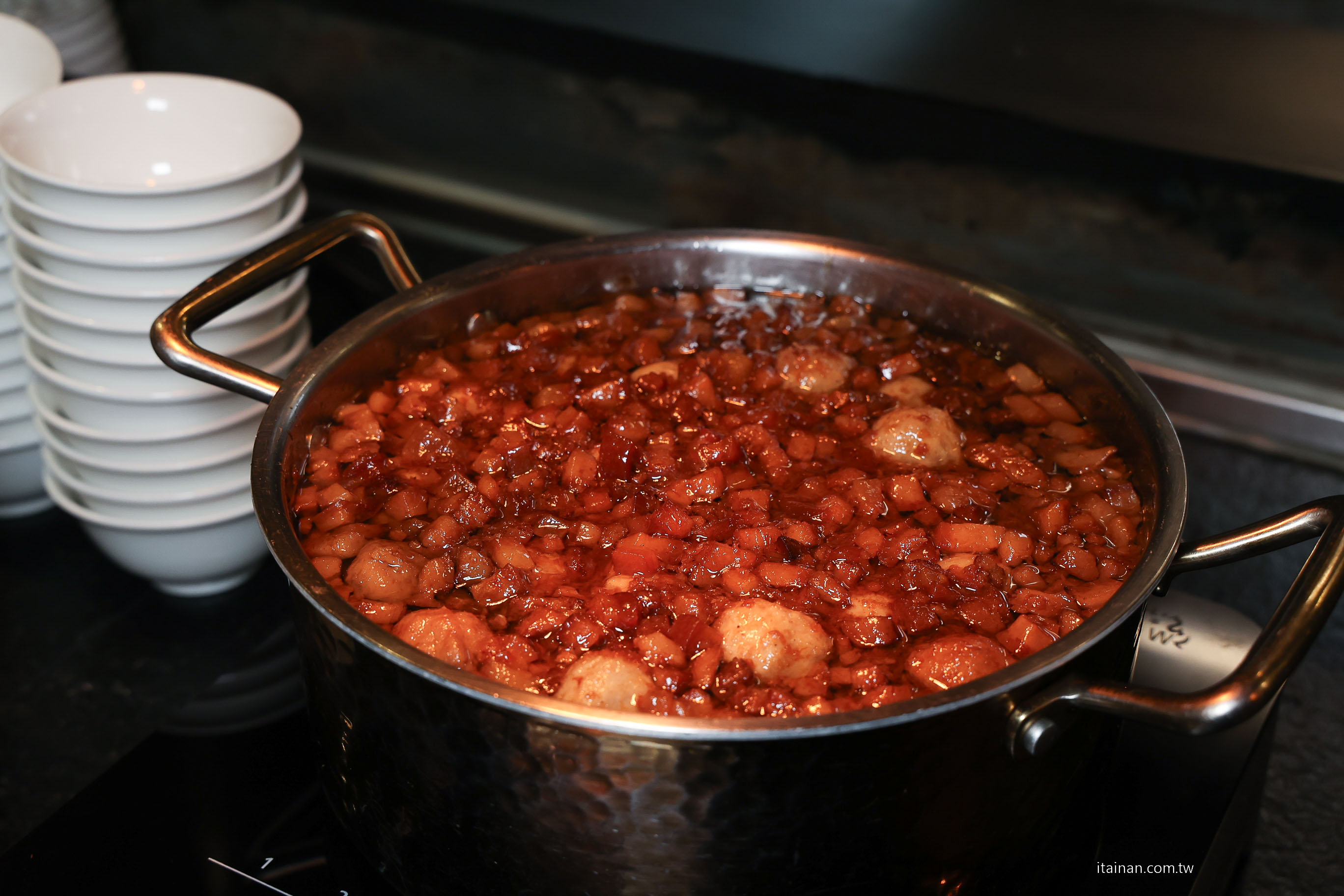 【台南吃到飽推薦】超澎湃~早餐就把台南味通通吃滿!不用排隊,現煮鹹粥、現涮牛肉湯、小卷米粉、浮水魚羹、海鮮羹、香腸熟肉、肉圓直接端上桌 !台南桂田酒店「阿力海百匯餐廳」自助式早餐 【台南吃到飽推薦】超澎湃~早餐就把台南味通通吃滿!不用排隊,現煮鹹粥、現涮牛肉湯、小卷米粉、浮水魚羹、海鮮羹、香腸熟肉、肉圓直接端上桌 !台南桂田酒店「阿力海百匯餐廳」自助式早餐