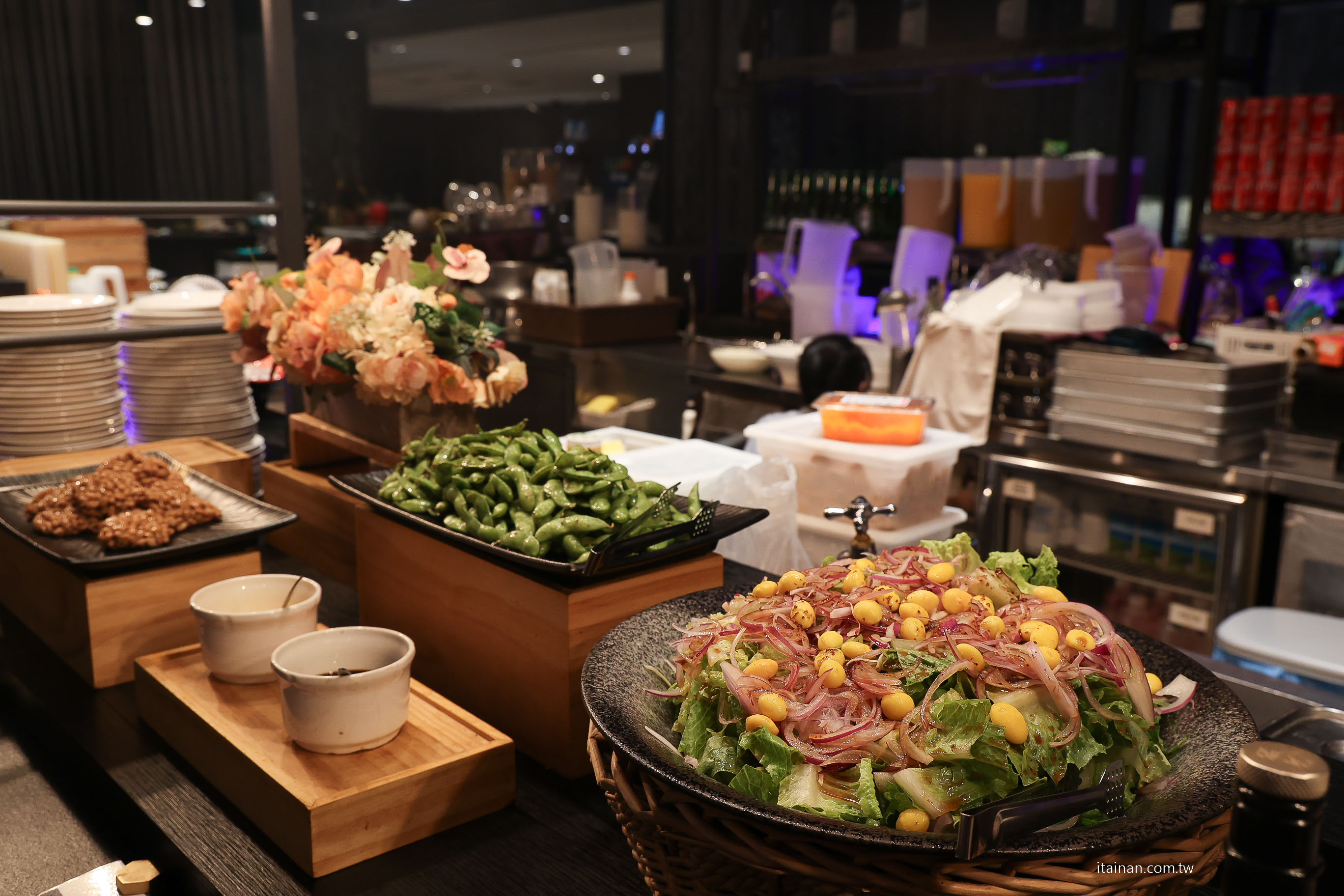 【台南吃到飽推薦】超澎湃~早餐就把台南味通通吃滿!不用排隊,現煮鹹粥、現涮牛肉湯、小卷米粉、浮水魚羹、海鮮羹、香腸熟肉、肉圓直接端上桌 !台南桂田酒店「阿力海百匯餐廳」自助式早餐 【台南吃到飽推薦】超澎湃~早餐就把台南味通通吃滿!不用排隊,現煮鹹粥、現涮牛肉湯、小卷米粉、浮水魚羹、海鮮羹、香腸熟肉、肉圓直接端上桌 !台南桂田酒店「阿力海百匯餐廳」自助式早餐