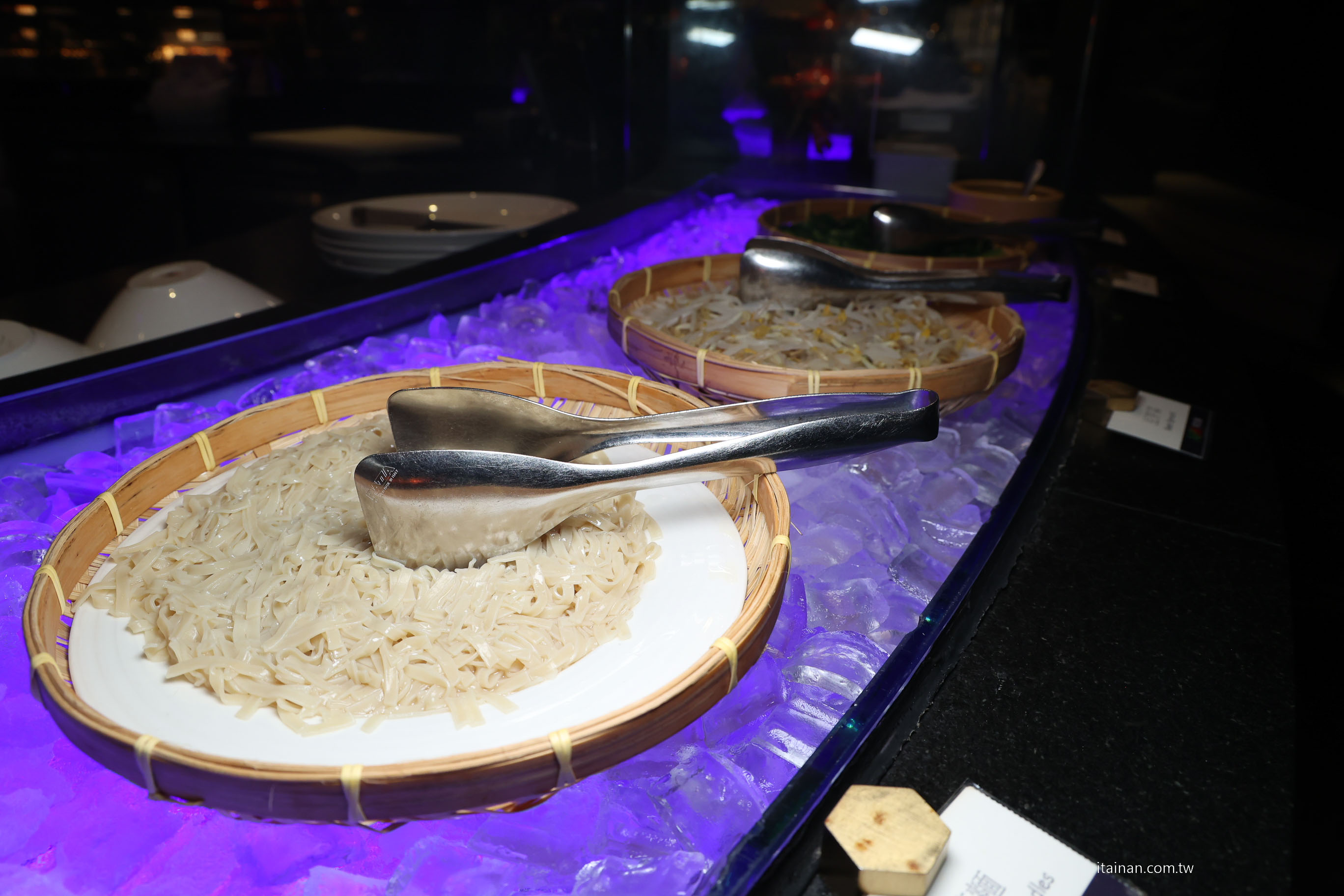 【台南吃到飽推薦】超澎湃~早餐就把台南味通通吃滿!不用排隊,現煮鹹粥、現涮牛肉湯、小卷米粉、浮水魚羹、海鮮羹、香腸熟肉、肉圓直接端上桌 !台南桂田酒店「阿力海百匯餐廳」自助式早餐 【台南吃到飽推薦】超澎湃~早餐就把台南味通通吃滿!不用排隊,現煮鹹粥、現涮牛肉湯、小卷米粉、浮水魚羹、海鮮羹、香腸熟肉、肉圓直接端上桌 !台南桂田酒店「阿力海百匯餐廳」自助式早餐