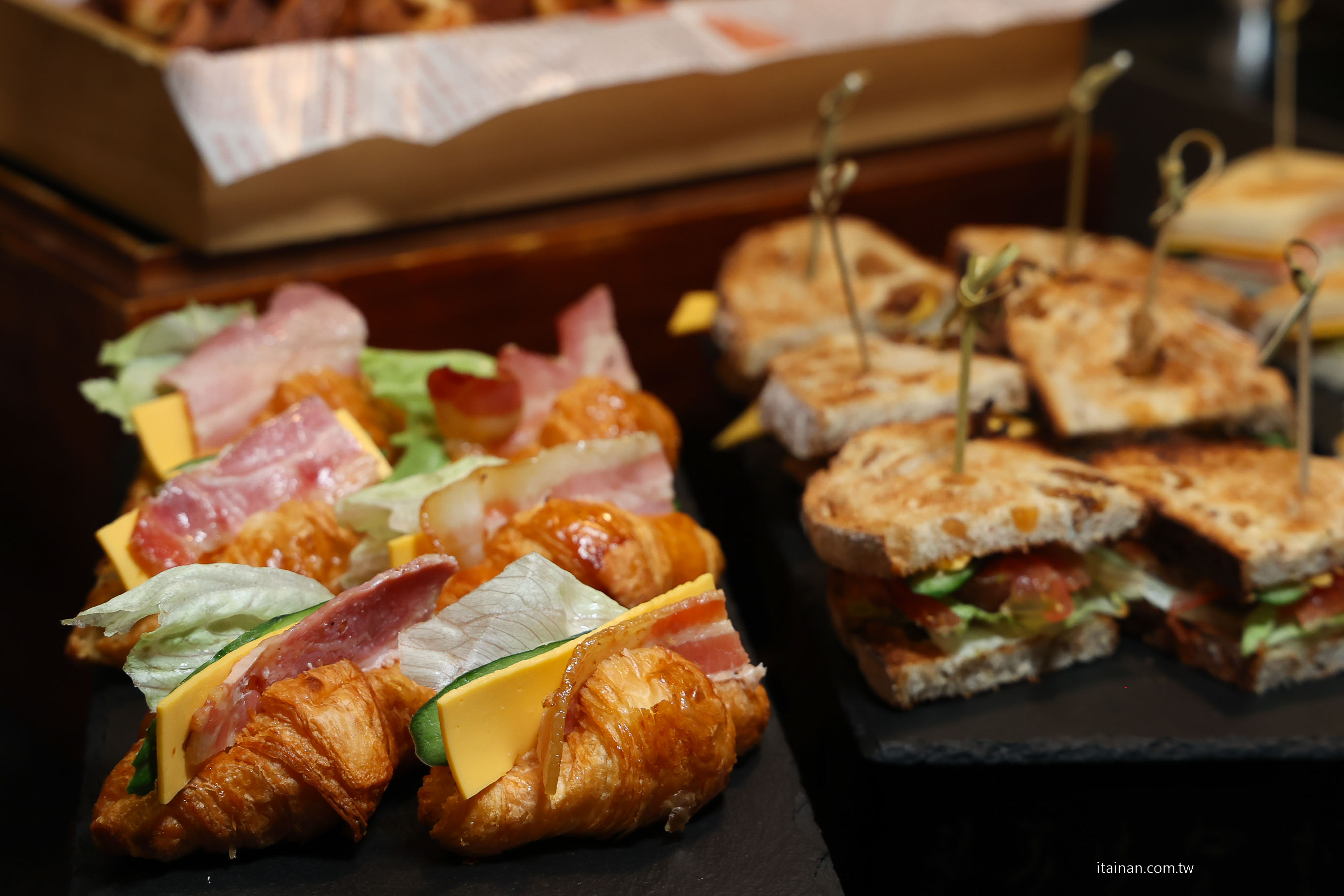 【台南吃到飽推薦】超澎湃~早餐就把台南味通通吃滿!不用排隊,現煮鹹粥、現涮牛肉湯、小卷米粉、浮水魚羹、海鮮羹、香腸熟肉、肉圓直接端上桌 !台南桂田酒店「阿力海百匯餐廳」自助式早餐 【台南吃到飽推薦】超澎湃~早餐就把台南味通通吃滿!不用排隊,現煮鹹粥、現涮牛肉湯、小卷米粉、浮水魚羹、海鮮羹、香腸熟肉、肉圓直接端上桌 !台南桂田酒店「阿力海百匯餐廳」自助式早餐