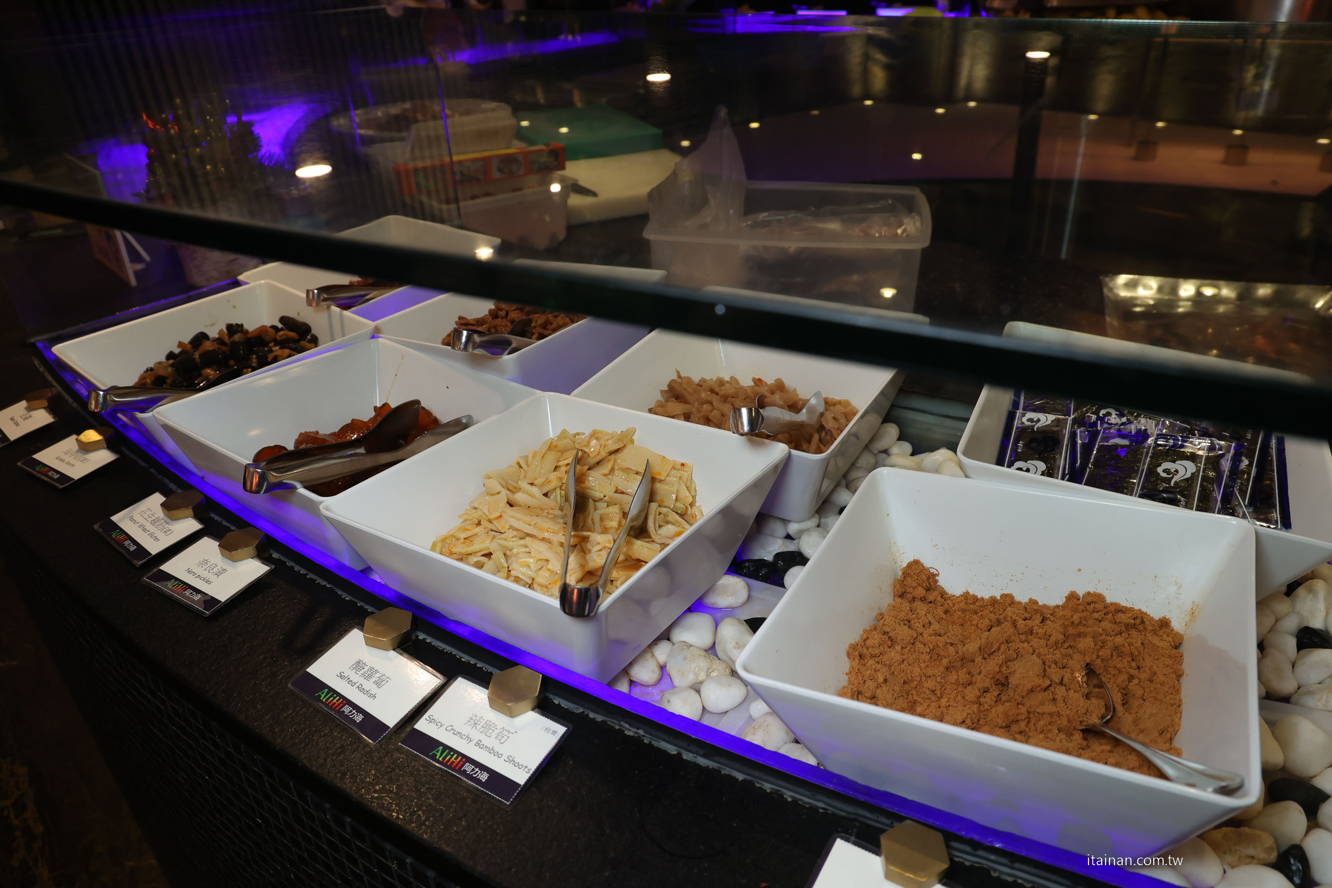 【台南吃到飽推薦】超澎湃~早餐就把台南味通通吃滿!不用排隊,現煮鹹粥、現涮牛肉湯、小卷米粉、浮水魚羹、海鮮羹、香腸熟肉、肉圓直接端上桌 !台南桂田酒店「阿力海百匯餐廳」自助式早餐 【台南吃到飽推薦】超澎湃~早餐就把台南味通通吃滿!不用排隊,現煮鹹粥、現涮牛肉湯、小卷米粉、浮水魚羹、海鮮羹、香腸熟肉、肉圓直接端上桌 !台南桂田酒店「阿力海百匯餐廳」自助式早餐