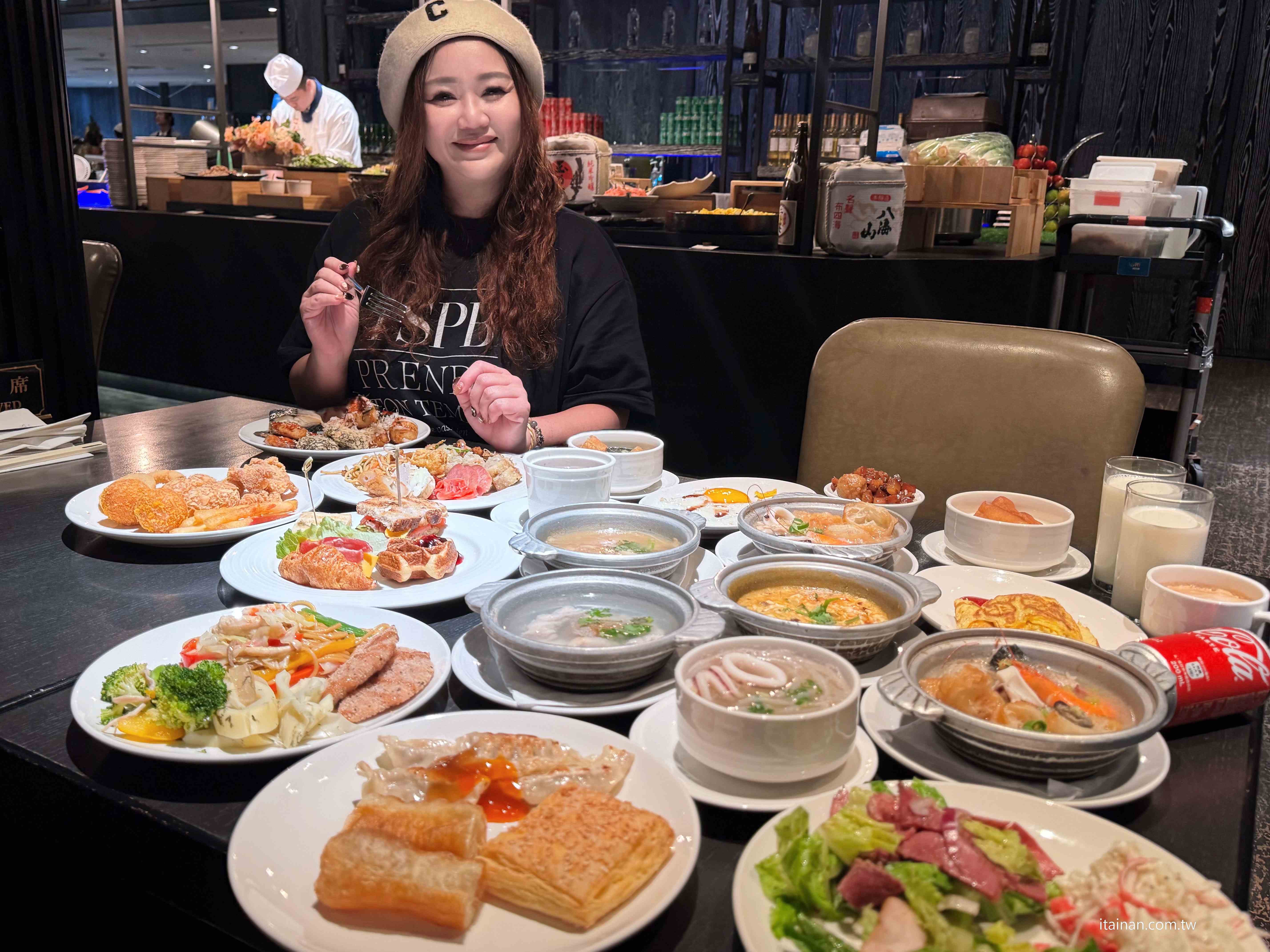 【台南吃到飽推薦】超澎湃~早餐就把台南味通通吃滿!不用排隊,現煮鹹粥、現涮牛肉湯、小卷米粉、浮水魚羹、海鮮羹、香腸熟肉、肉圓直接端上桌 !台南桂田酒店「阿力海百匯餐廳」自助式早餐 【台南吃到飽推薦】超澎湃~早餐就把台南味通通吃滿!不用排隊,現煮鹹粥、現涮牛肉湯、小卷米粉、浮水魚羹、海鮮羹、香腸熟肉、肉圓直接端上桌 !台南桂田酒店「阿力海百匯餐廳」自助式早餐