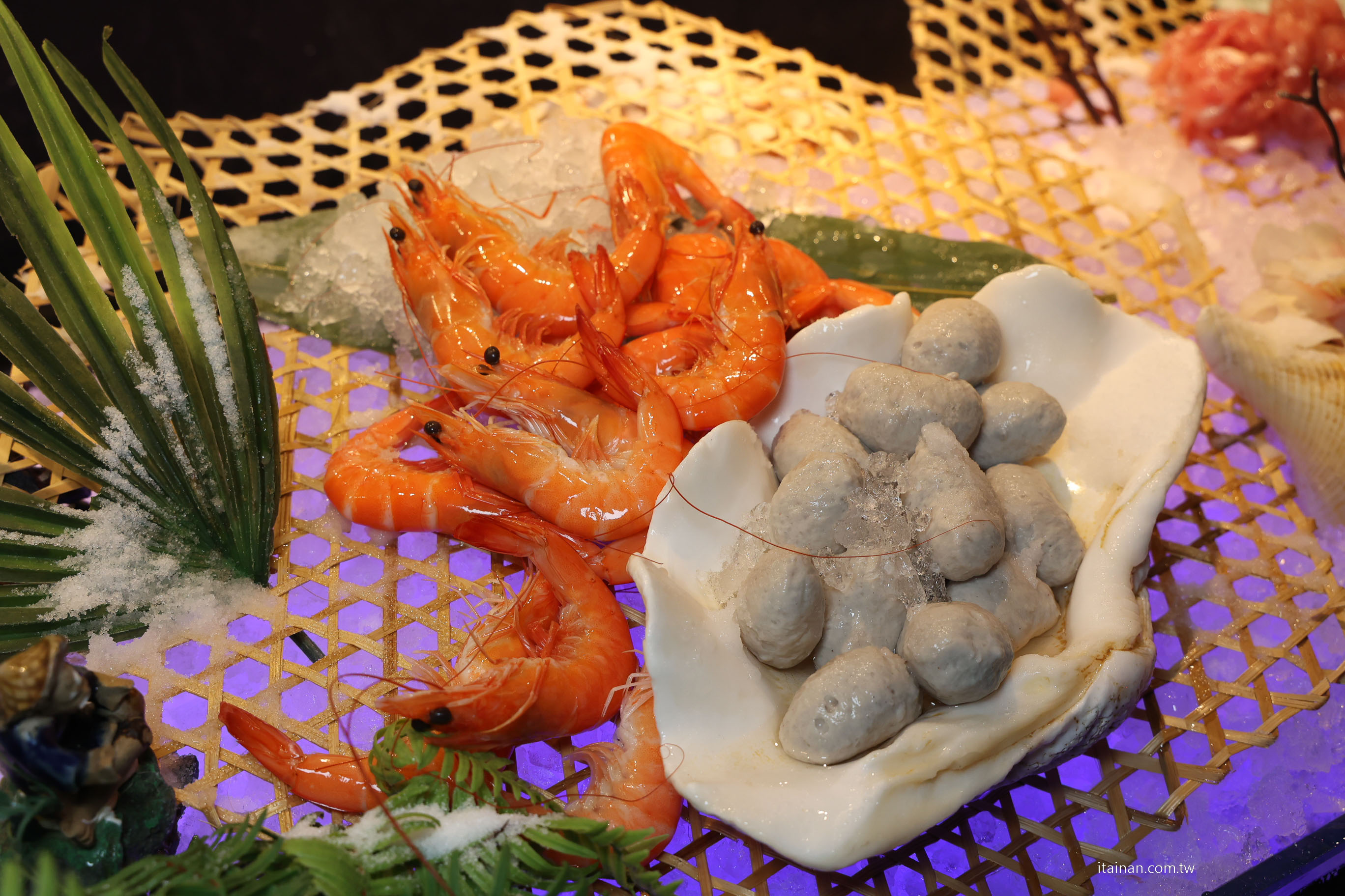 【台南吃到飽推薦】超澎湃~早餐就把台南味通通吃滿!不用排隊,現煮鹹粥、現涮牛肉湯、小卷米粉、浮水魚羹、海鮮羹、香腸熟肉、肉圓直接端上桌 !台南桂田酒店「阿力海百匯餐廳」自助式早餐 【台南吃到飽推薦】超澎湃~早餐就把台南味通通吃滿!不用排隊,現煮鹹粥、現涮牛肉湯、小卷米粉、浮水魚羹、海鮮羹、香腸熟肉、肉圓直接端上桌 !台南桂田酒店「阿力海百匯餐廳」自助式早餐