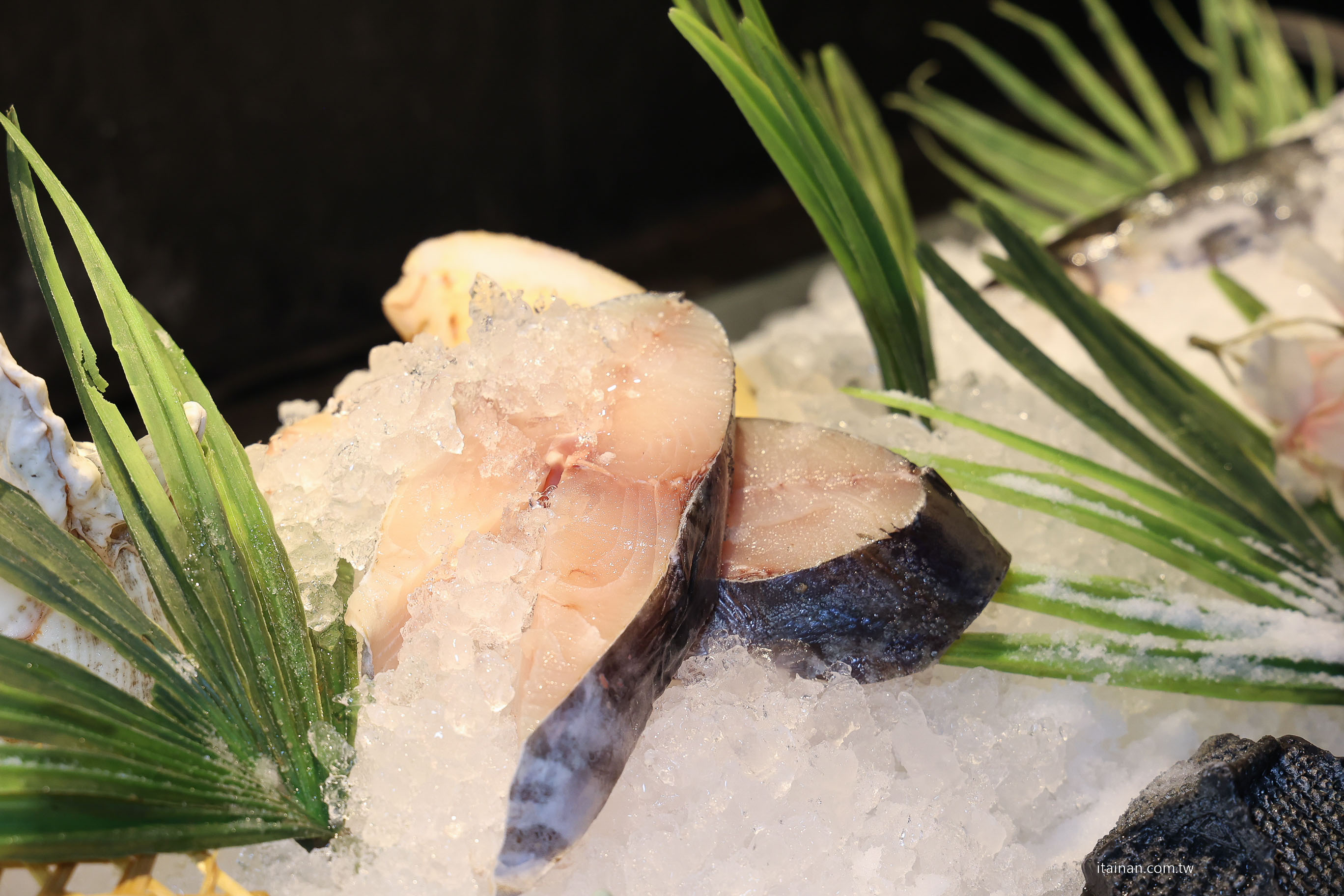 【台南吃到飽推薦】超澎湃~早餐就把台南味通通吃滿!不用排隊，現煮鹹粥、現涮牛肉湯、小卷米粉、浮水魚羹、海鮮羹、香腸熟肉、肉圓直接端上桌 !台南桂田酒店「阿力海百匯餐廳」自助式早餐