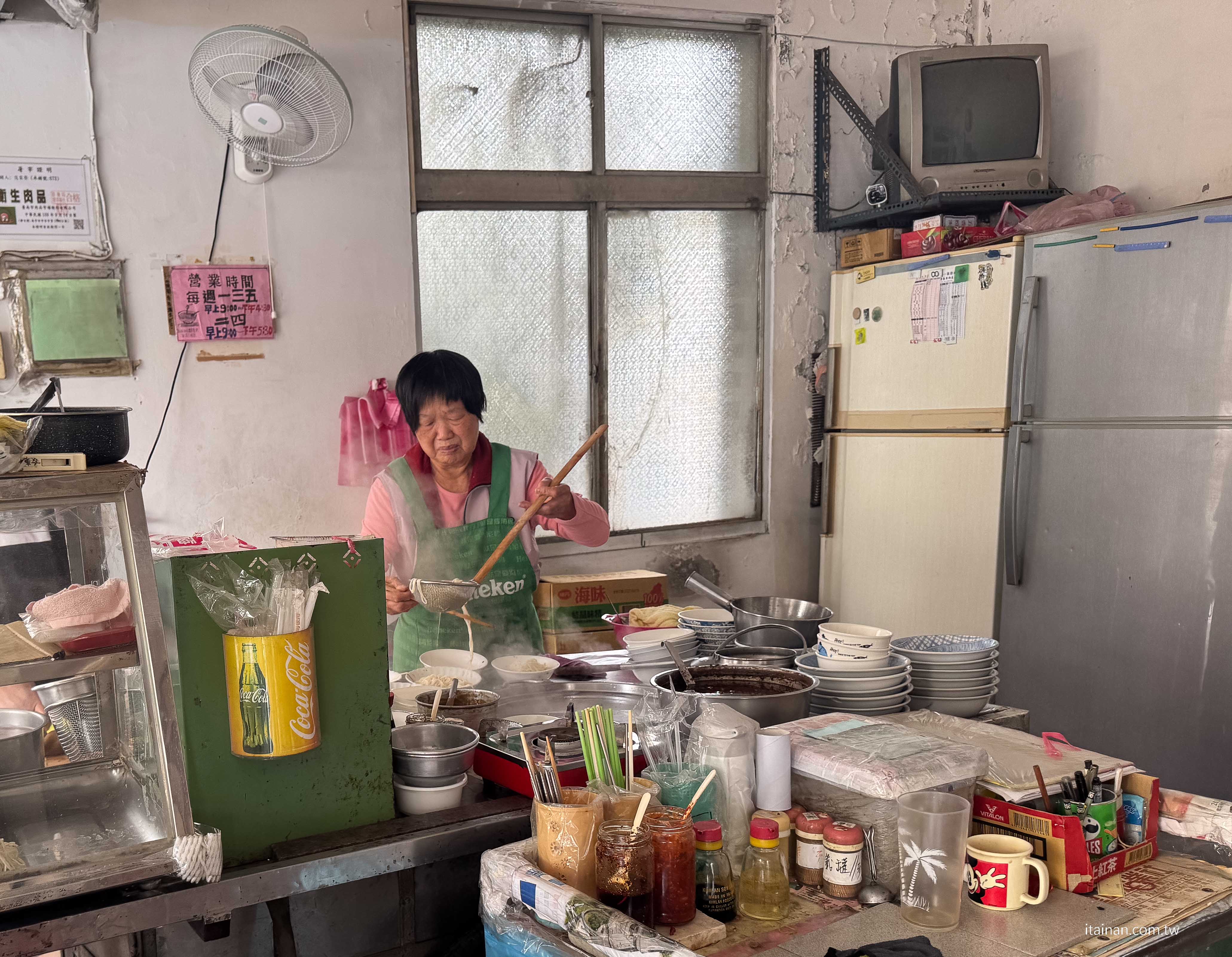 李安導演回台南必吃的家鄉味!不是驚豔系美食,卻有一種吃過就忘不了的魔力「韋家乾麵」李安麵店 李安導演回台南必吃的家鄉味!不是驚豔系美食,卻有一種吃過就忘不了的魔力「韋家乾麵」李安麵店