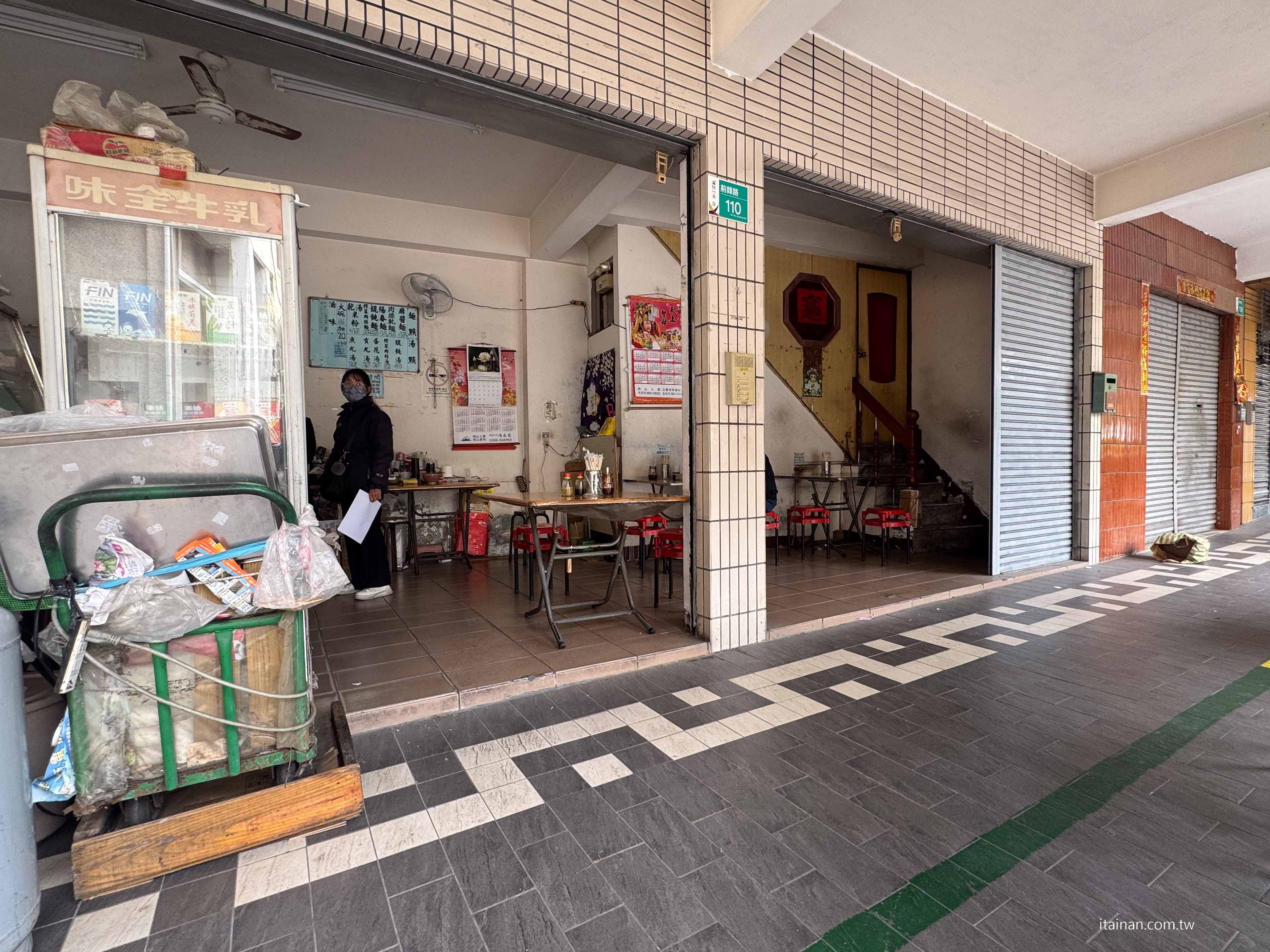 李安導演回台南必吃的家鄉味!不是驚豔系美食，卻有一種吃過就忘不了的魔力「韋家乾麵」李安麵店