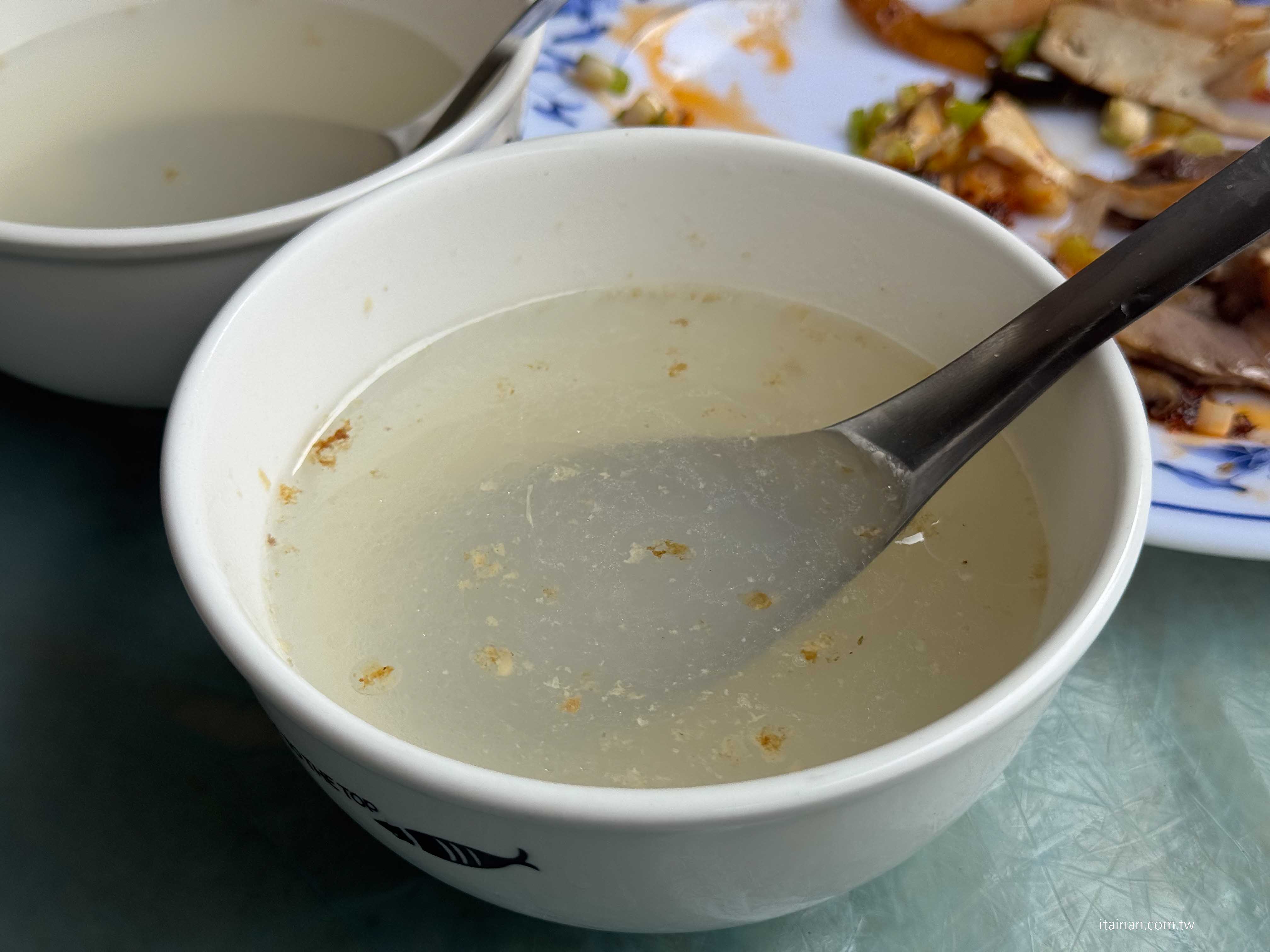 李安導演回台南必吃的家鄉味!不是驚豔系美食,卻有一種吃過就忘不了的魔力「韋家乾麵」李安麵店 李安導演回台南必吃的家鄉味!不是驚豔系美食,卻有一種吃過就忘不了的魔力「韋家乾麵」李安麵店