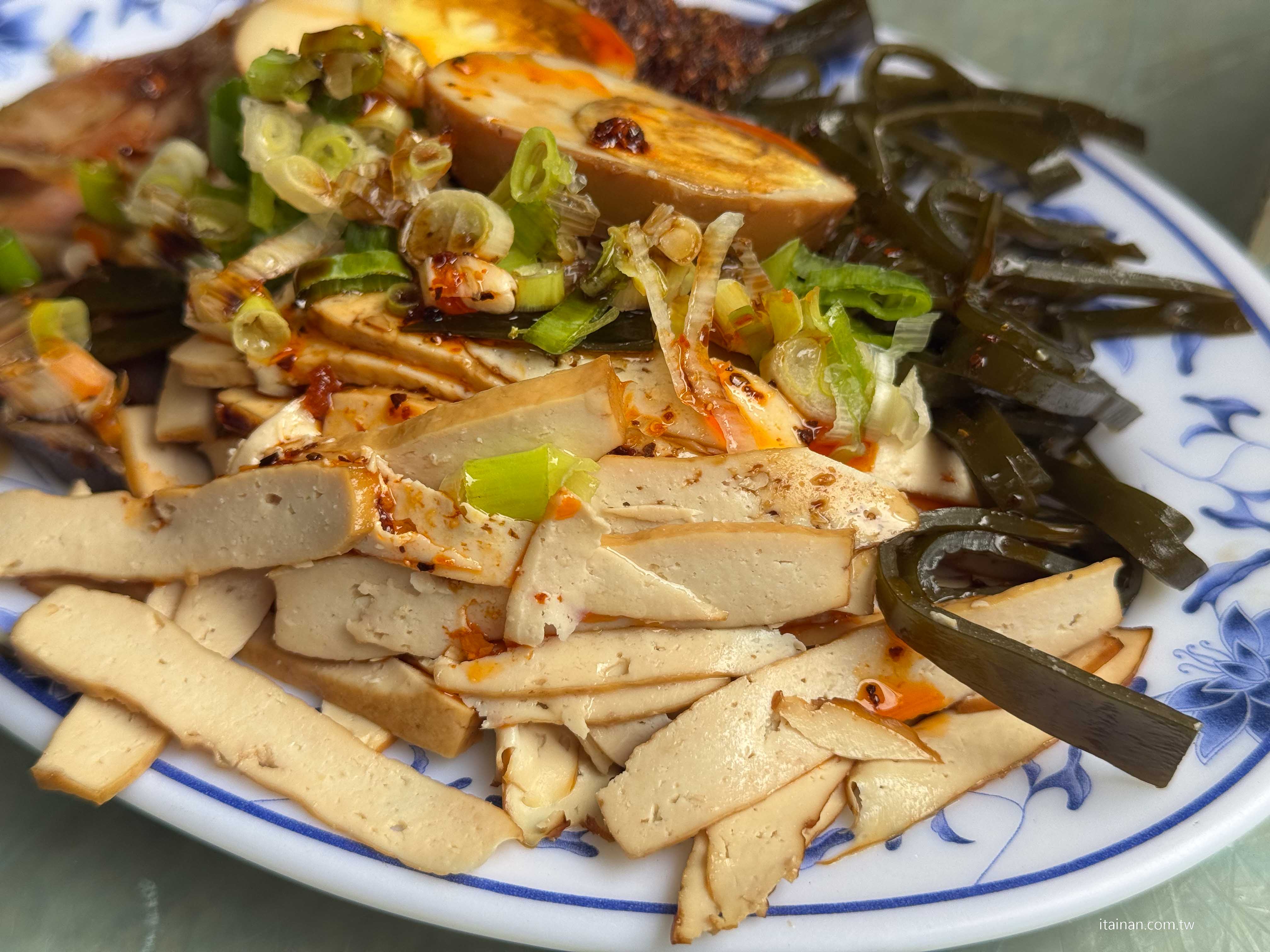 李安導演回台南必吃的家鄉味!不是驚豔系美食，卻有一種吃過就忘不了的魔力「韋家乾麵」李安麵店