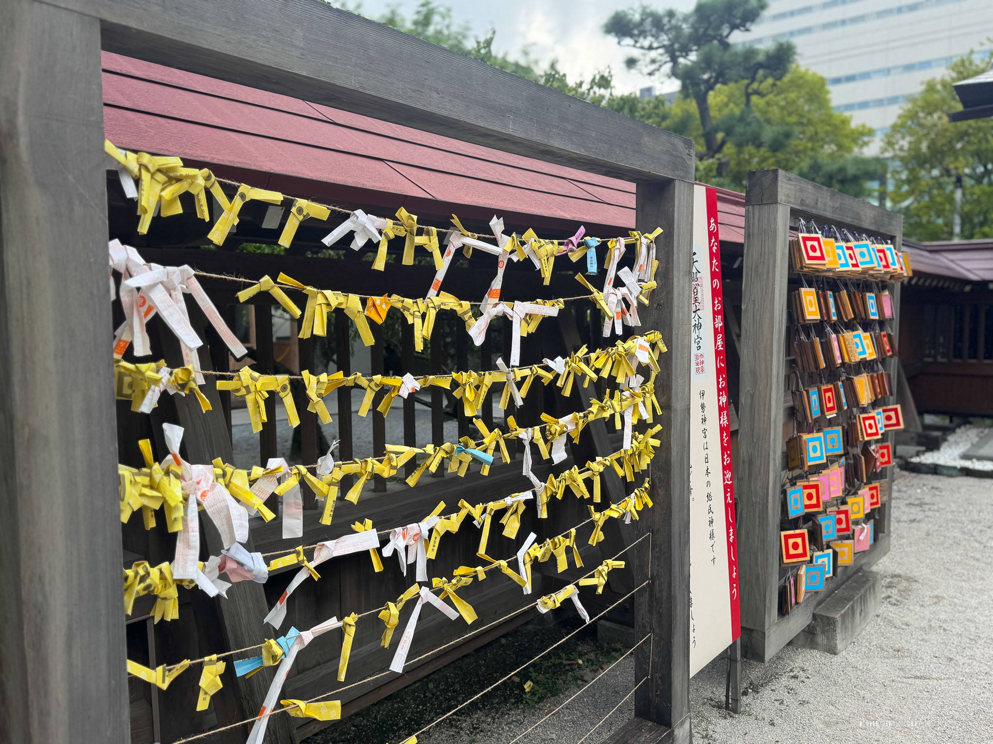 【福岡】在神社裡喝一杯咖啡～讓福岡天神的喧鬧慢下來，還有微笑狐狸幫你帶來好運「Blue Bottle Coffee」 福岡天神店｜藍瓶咖啡｜警固神社｜ブルーボトルコーヒー 福岡天神カフェ