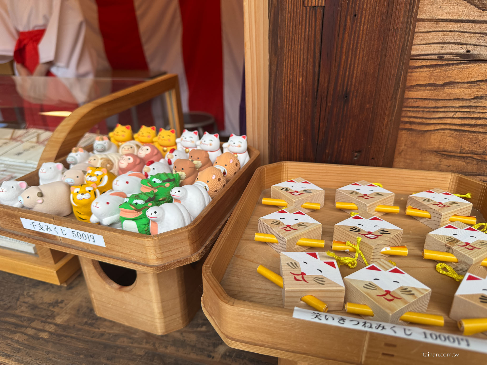 【福岡】在神社裡喝一杯咖啡～讓福岡天神的喧鬧慢下來，還有微笑狐狸幫你帶來好運「Blue Bottle Coffee」 福岡天神店｜藍瓶咖啡｜警固神社｜ブルーボトルコーヒー 福岡天神カフェ