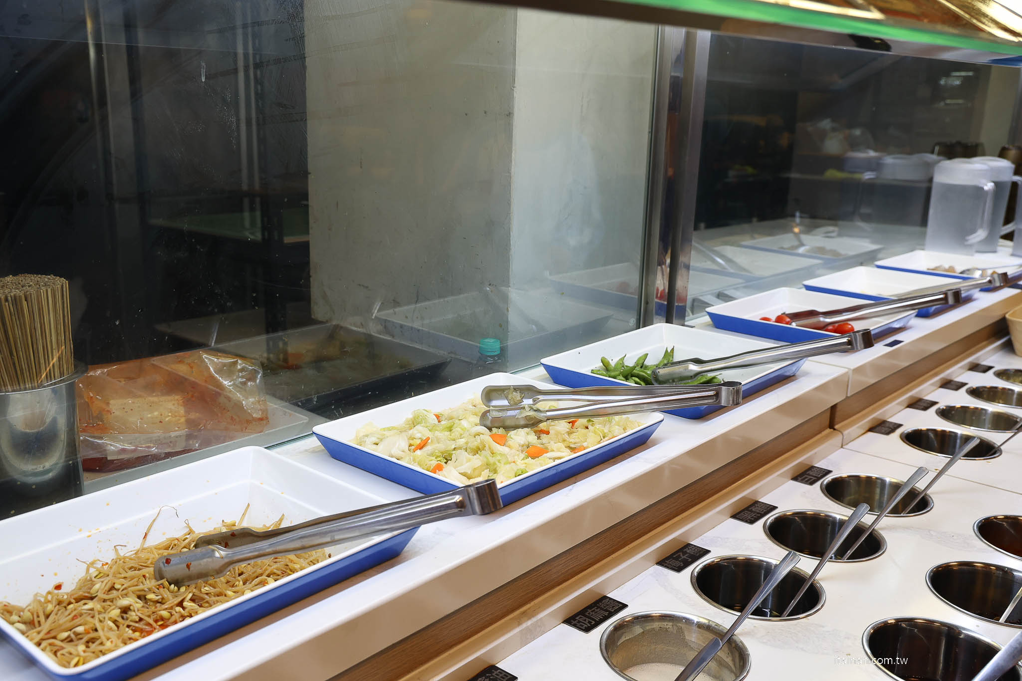 【台南吃到飽推薦】老饕激推的平價串串火鍋新選擇~ XM 集團新品牌「串芊金火鍋串串」吃巧也能吃超飽,甜點飲料超強,根本可以獨立變成甜點店! 【台南吃到飽推薦】老饕激推的平價串串火鍋新選擇~ XM 集團新品牌「串芊金火鍋串串」吃巧也能吃超飽,甜點飲料超強,根本可以獨立變成甜點店!