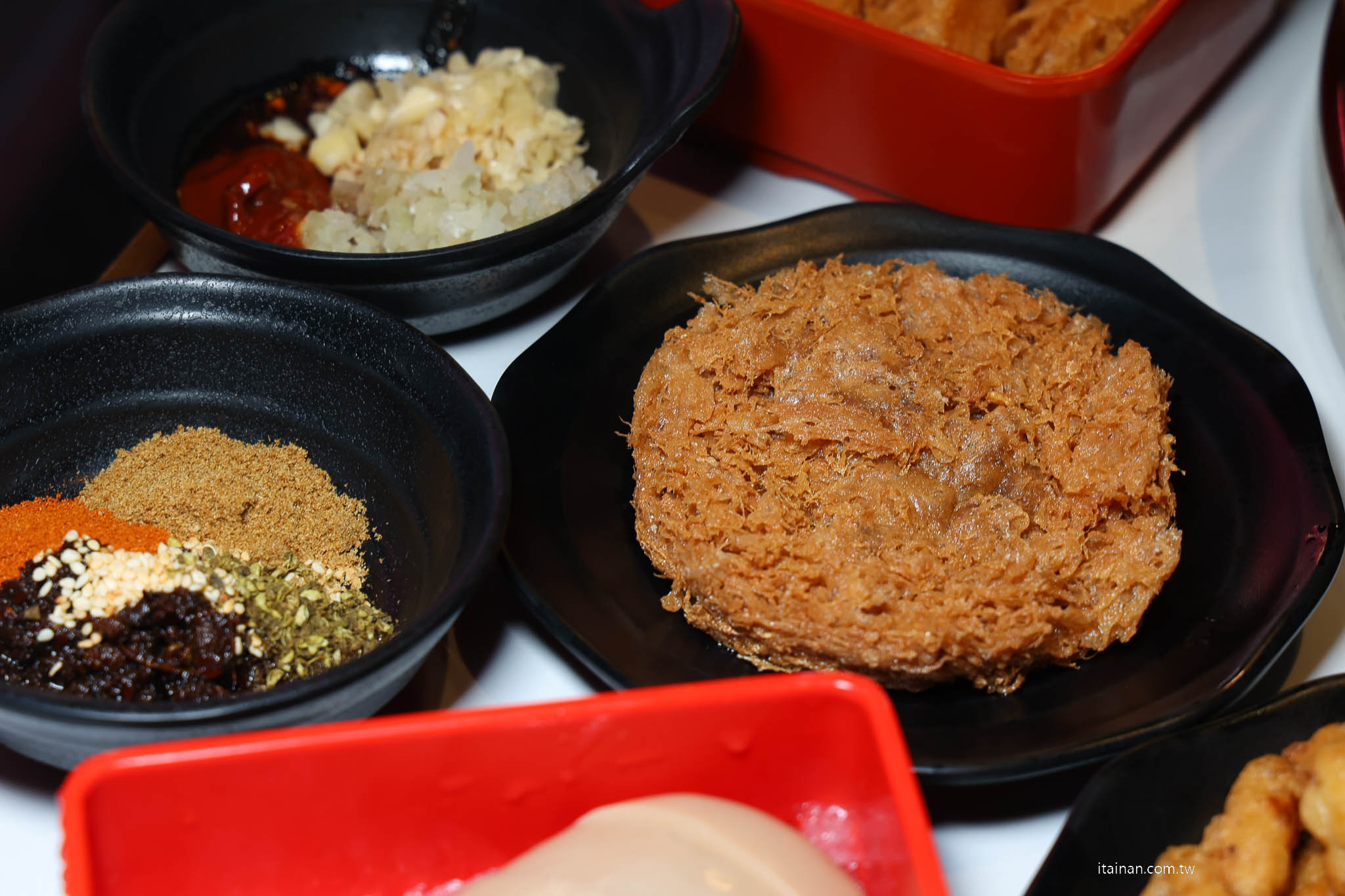 【台南吃到飽推薦】老饕激推的平價串串火鍋新選擇~ XM 集團新品牌「串芊金火鍋串串」吃巧也能吃超飽,甜點飲料超強,根本可以獨立變成甜點店! 【台南吃到飽推薦】老饕激推的平價串串火鍋新選擇~ XM 集團新品牌「串芊金火鍋串串」吃巧也能吃超飽,甜點飲料超強,根本可以獨立變成甜點店!