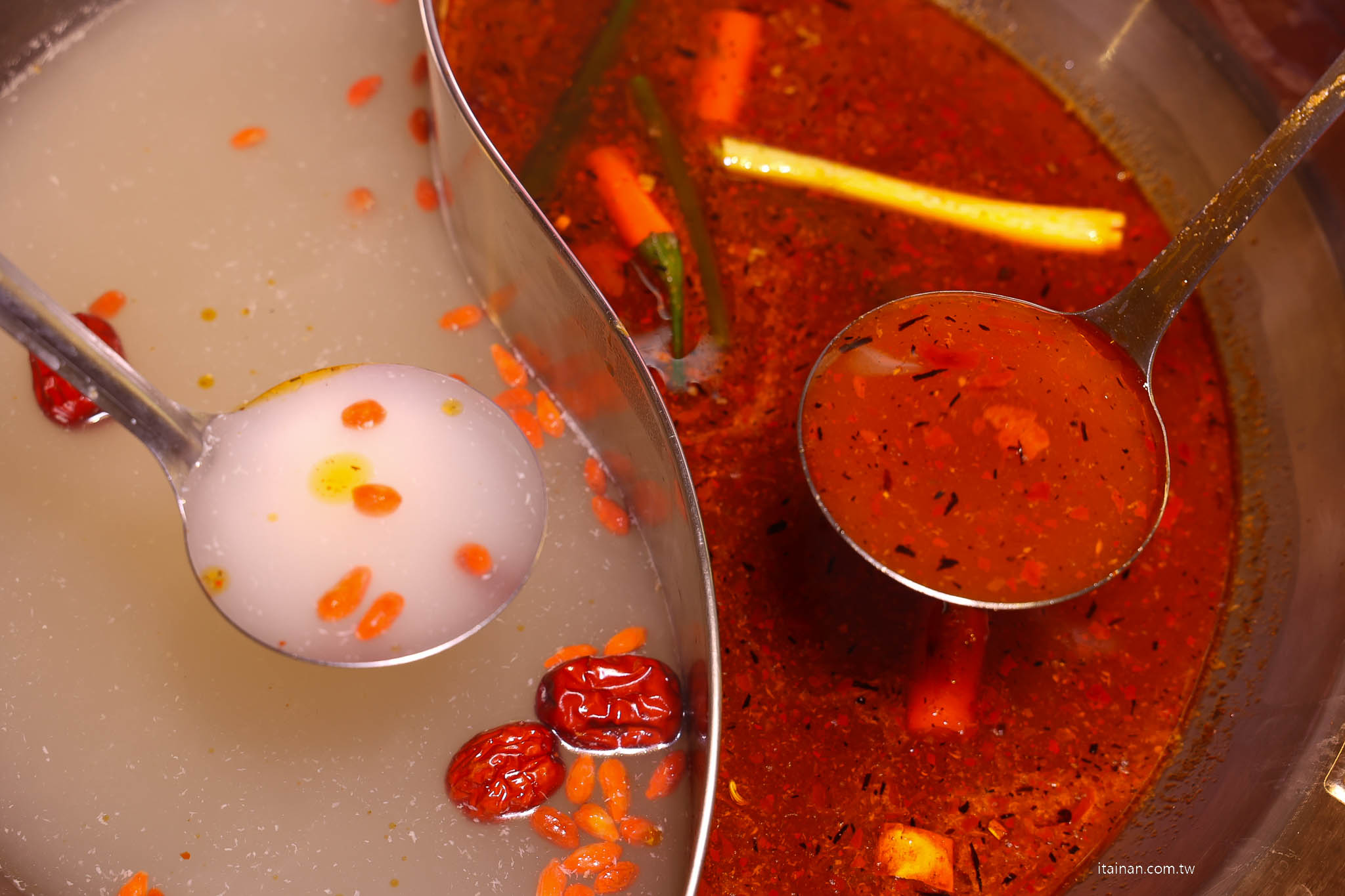 【台南吃到飽推薦】老饕激推的平價串串火鍋新選擇~ XM 集團新品牌「串芊金火鍋串串」吃巧也能吃超飽,甜點飲料超強,根本可以獨立變成甜點店! 【台南吃到飽推薦】老饕激推的平價串串火鍋新選擇~ XM 集團新品牌「串芊金火鍋串串」吃巧也能吃超飽,甜點飲料超強,根本可以獨立變成甜點店!