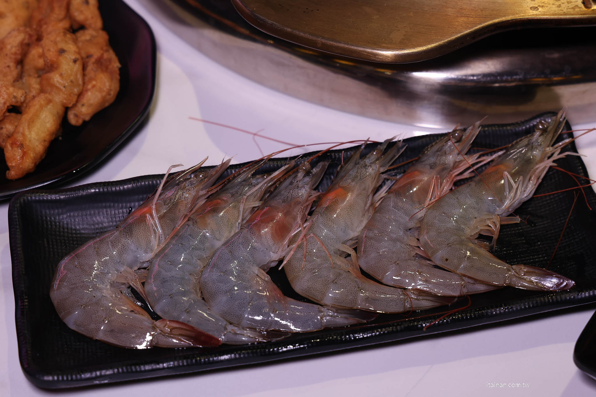 【台南吃到飽推薦】老饕激推的平價串串火鍋新選擇~ XM 集團新品牌「串芊金火鍋串串」吃巧也能吃超飽,甜點飲料超強,根本可以獨立變成甜點店! 【台南吃到飽推薦】老饕激推的平價串串火鍋新選擇~ XM 集團新品牌「串芊金火鍋串串」吃巧也能吃超飽,甜點飲料超強,根本可以獨立變成甜點店!