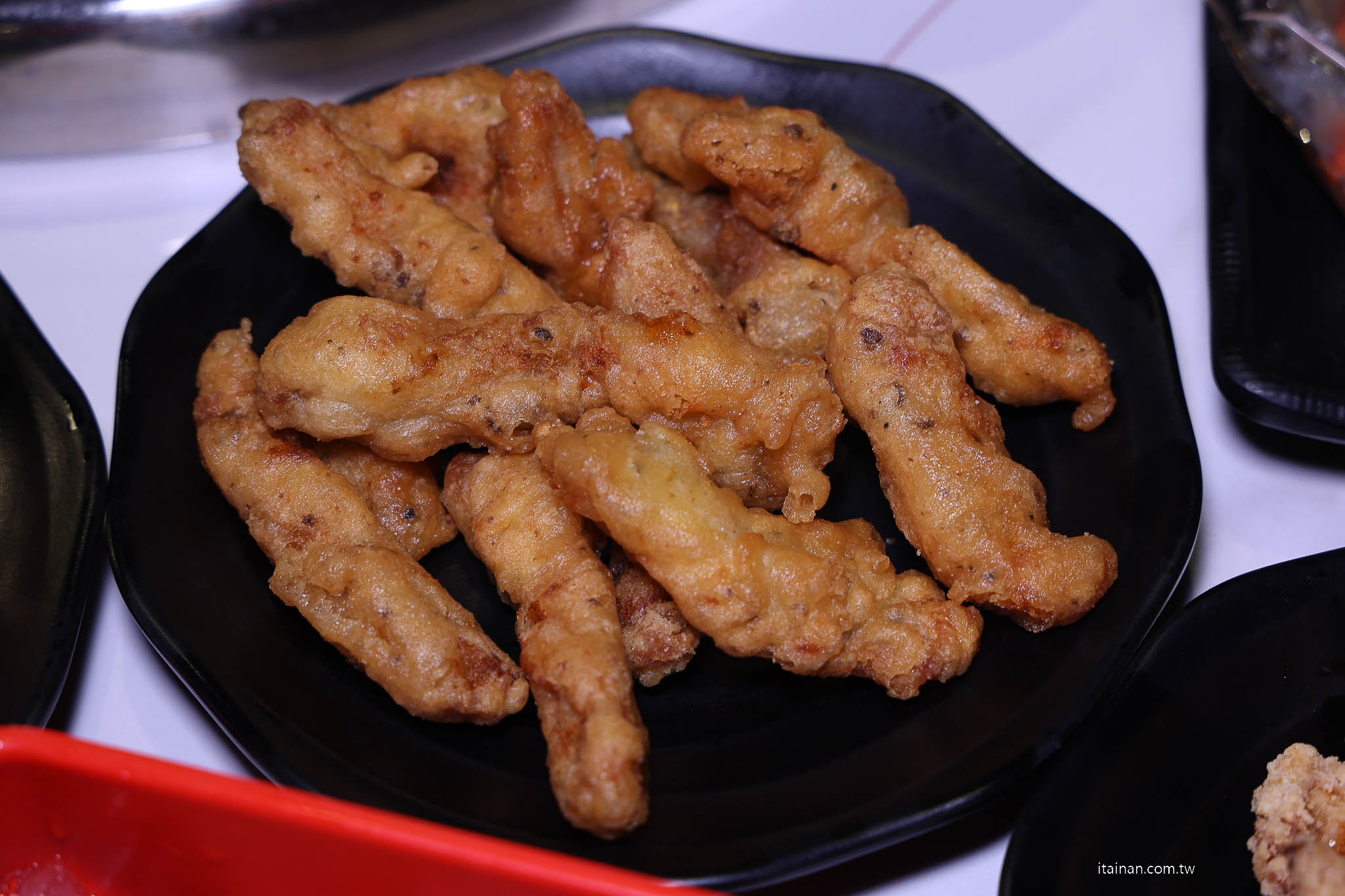 【台南吃到飽推薦】老饕激推的平價串串火鍋新選擇~ XM 集團新品牌「串芊金火鍋串串」吃巧也能吃超飽,甜點飲料超強,根本可以獨立變成甜點店! 【台南吃到飽推薦】老饕激推的平價串串火鍋新選擇~ XM 集團新品牌「串芊金火鍋串串」吃巧也能吃超飽,甜點飲料超強,根本可以獨立變成甜點店!