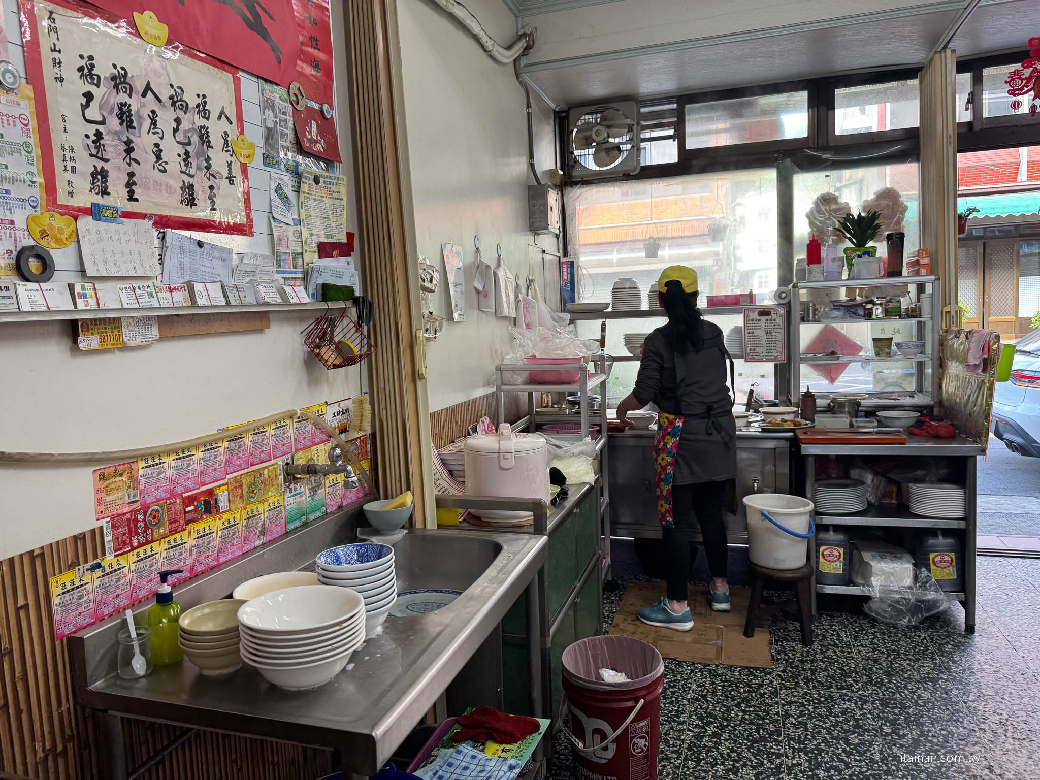 竟然可以吃麵吃到飽?? 超佛心~ 大碗公麵只要60元，吃不飽還可以免費加麵「關西大碗公麵」