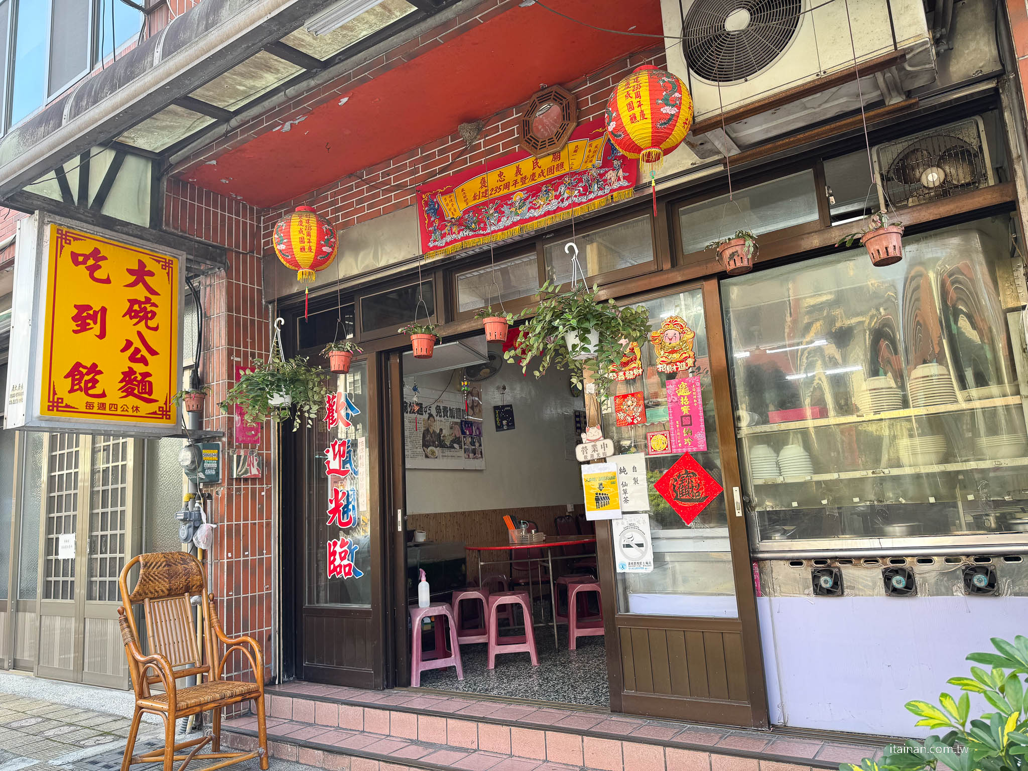 竟然可以吃麵吃到飽?? 超佛心~ 大碗公麵只要60元，吃不飽還可以免費加麵「關西大碗公麵」