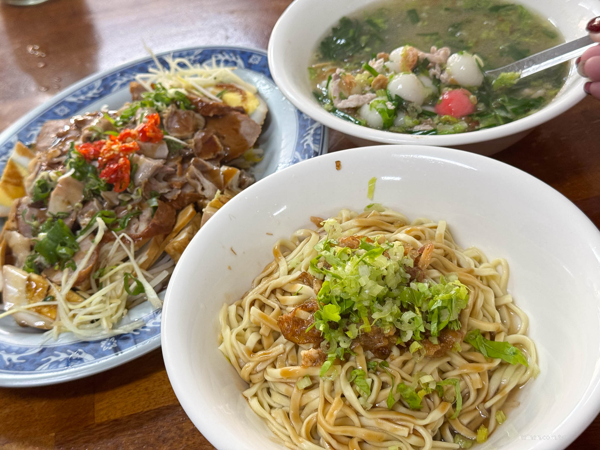 竟然可以吃麵吃到飽?? 超佛心~ 大碗公麵只要60元，吃不飽還可以免費加麵「關西大碗公麵」