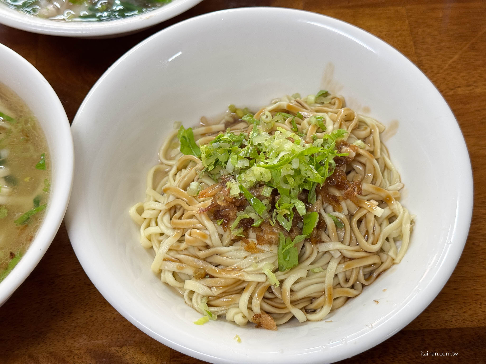 竟然可以吃麵吃到飽?? 超佛心~ 大碗公麵只要60元，吃不飽還可以免費加麵「關西大碗公麵」