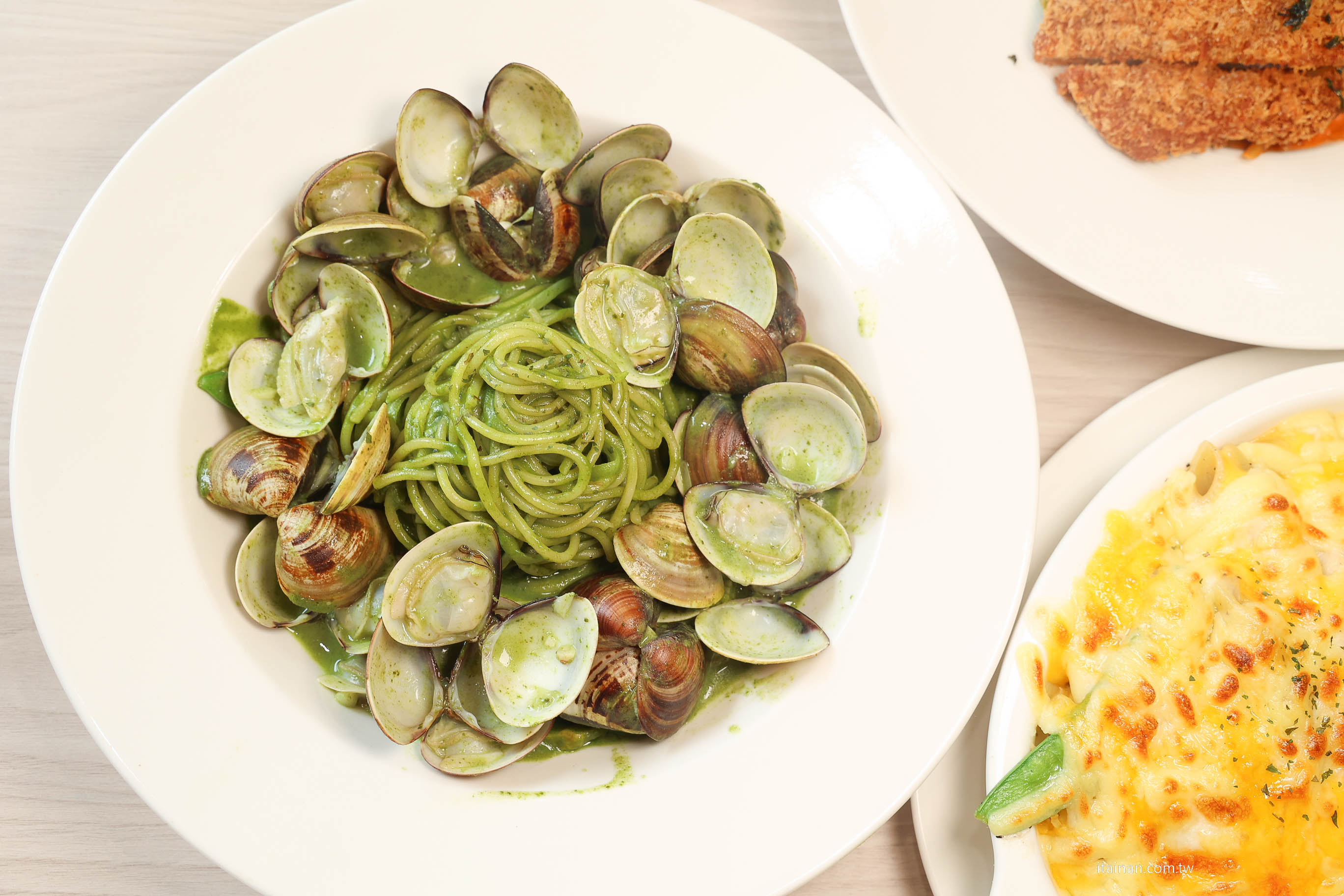 台南東區美食｜ 成大商圈人氣義大利麵!自家熬煮義大利醬，還有紅茶、檸檬水無限供應「Pasta Now 鬧義麵 」勝利店