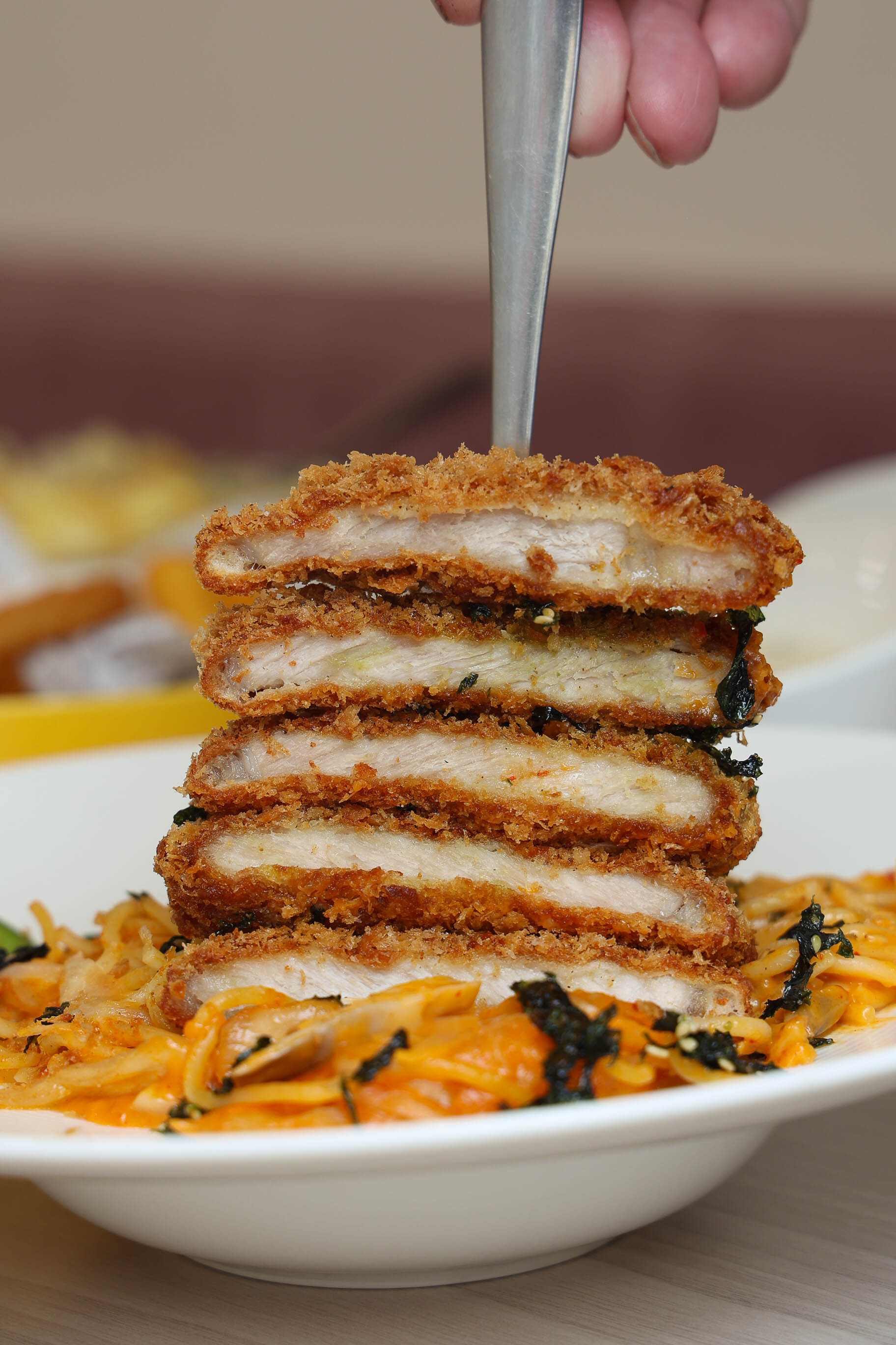 台南東區美食｜ 成大商圈人氣義大利麵!自家熬煮義大利醬，還有紅茶、檸檬水無限供應「Pasta Now 鬧義麵 」勝利店