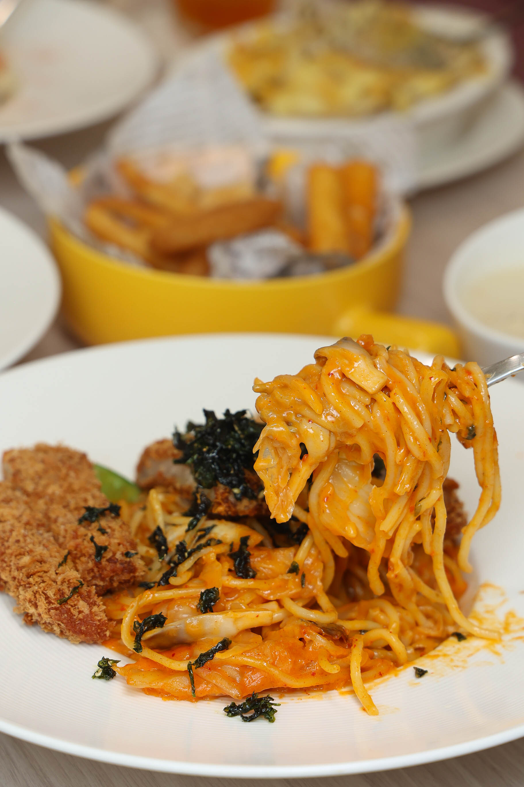 台南東區美食｜ 成大商圈人氣義大利麵!自家熬煮義大利醬，還有紅茶、檸檬水無限供應「Pasta Now 鬧義麵 」勝利店