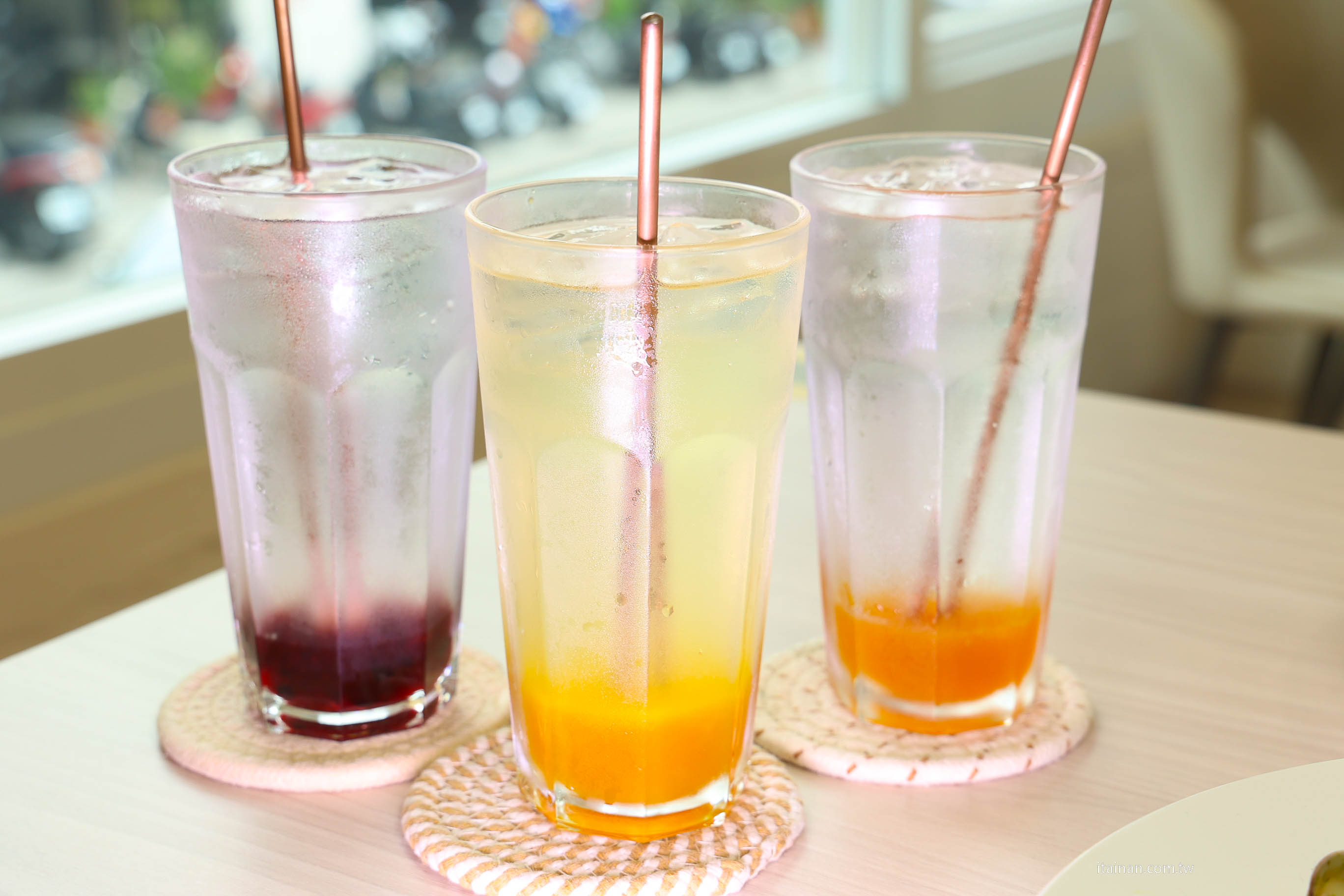 台南東區美食｜ 成大商圈人氣義大利麵!自家熬煮義大利醬，還有紅茶、檸檬水無限供應「Pasta Now 鬧義麵 」勝利店