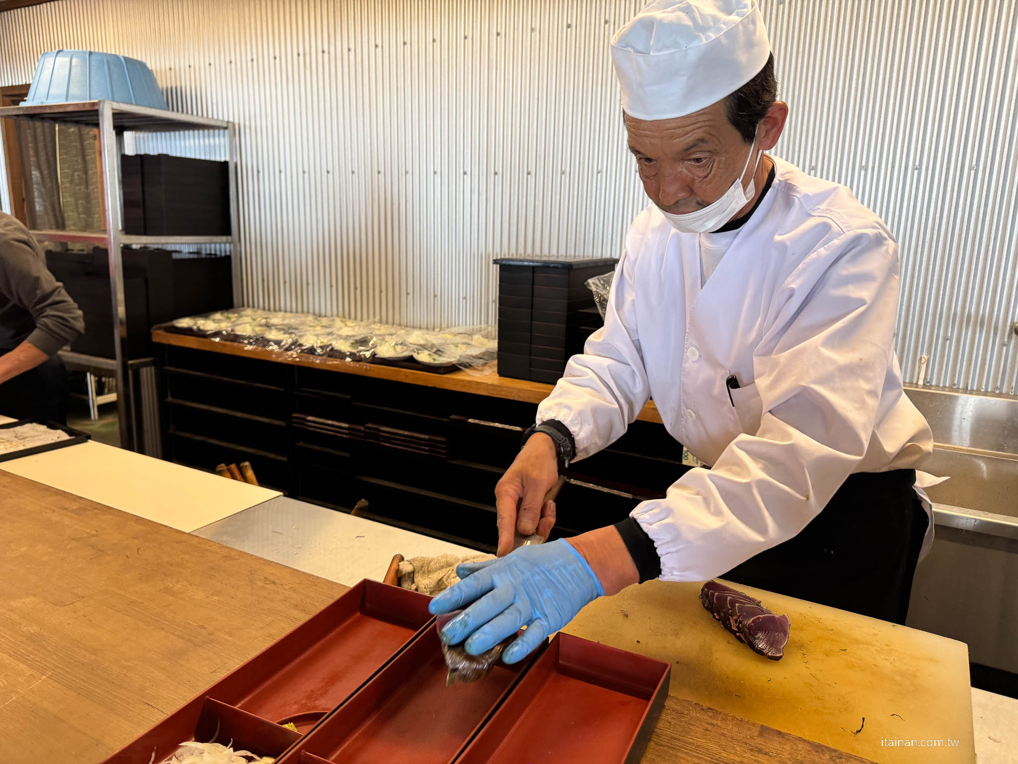 日本高知｜必吃鰹魚半敲燒，自己動手烤更有趣！體驗高知獨有的美食文化「かつお船 火蔵」鰹魚船