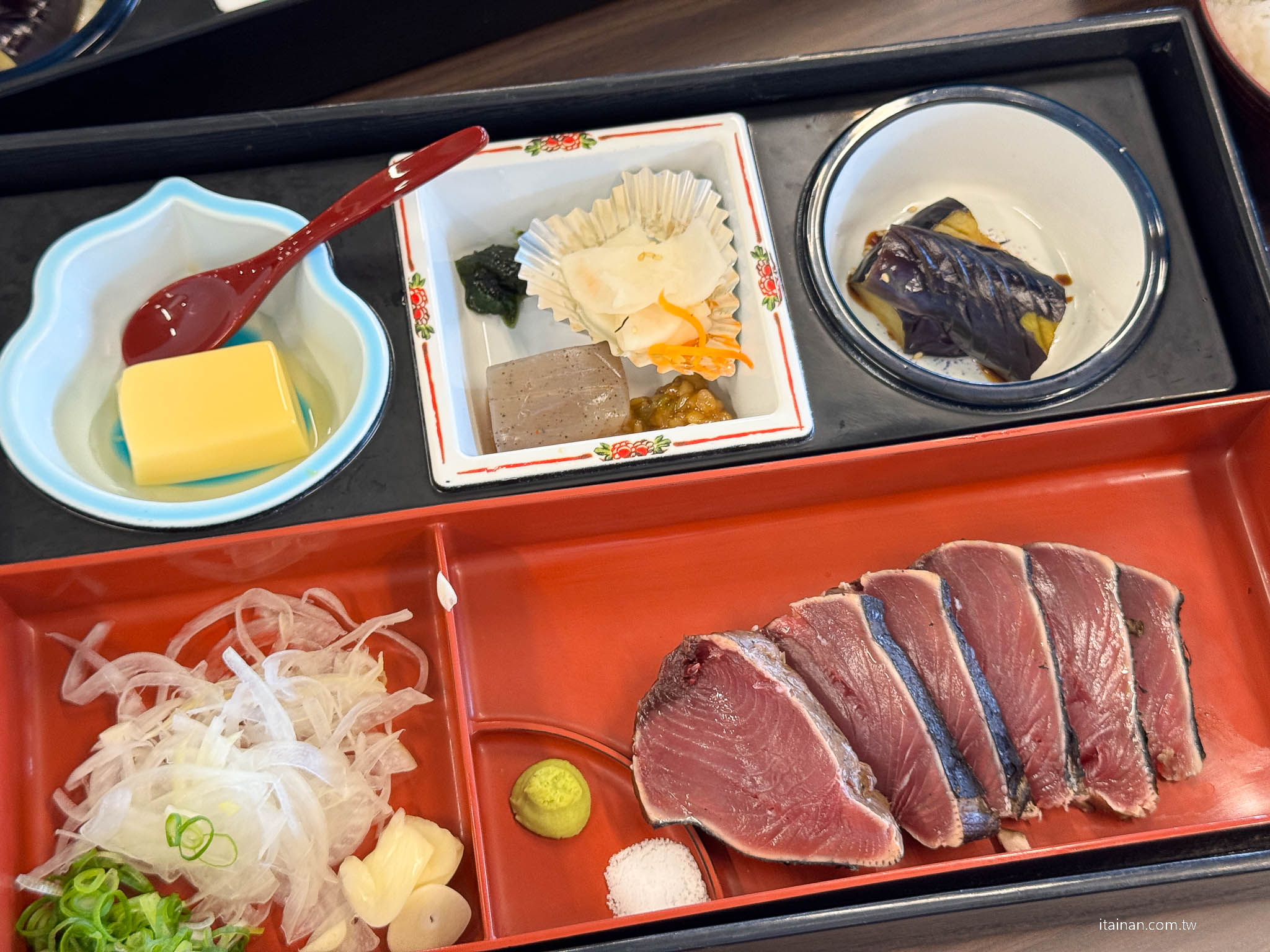 日本高知｜必吃鰹魚半敲燒，自己動手烤更有趣！體驗高知獨有的美食文化「かつお船 火蔵」鰹魚船