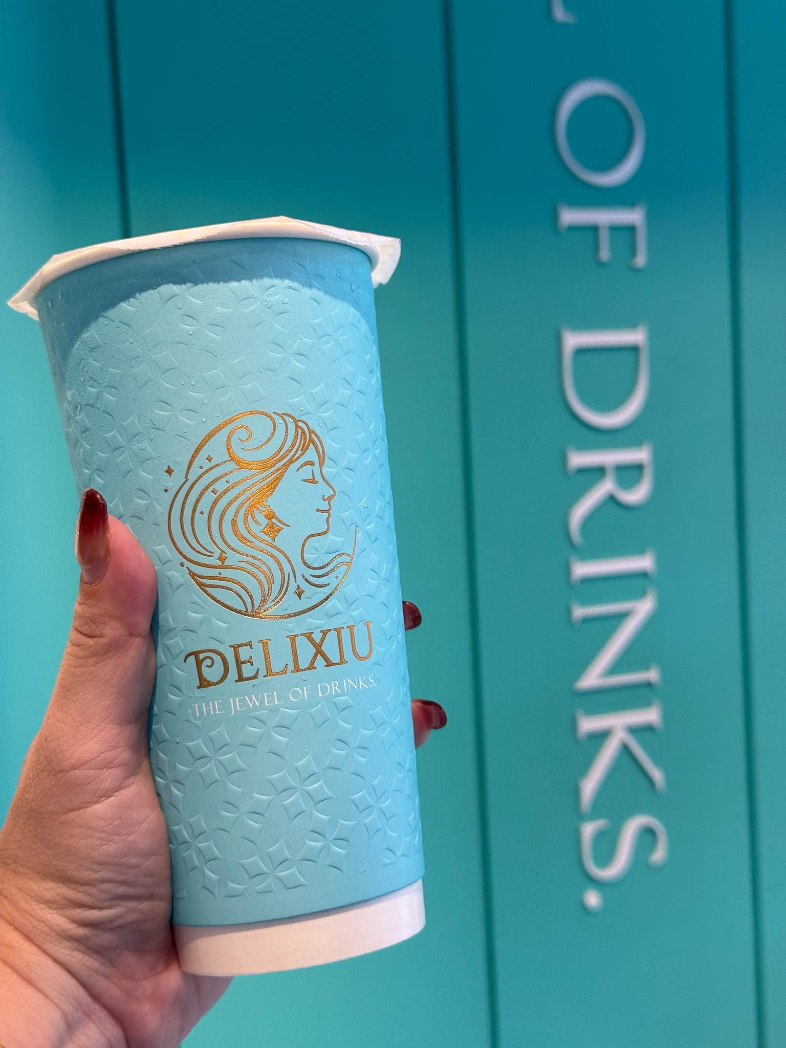 【新開幕】台南手搖飲推薦!根本網美等級!五窨茉莉花綠茶與蒂芬妮藍浮雕設計的質感系飲品「麗麗絲精品茶飲DELIXIU」 【新開幕】台南手搖飲推薦!根本網美等級!五窨茉莉花綠茶與蒂芬妮藍浮雕設計的質感系飲品「麗麗絲精品茶飲DELIXIU」