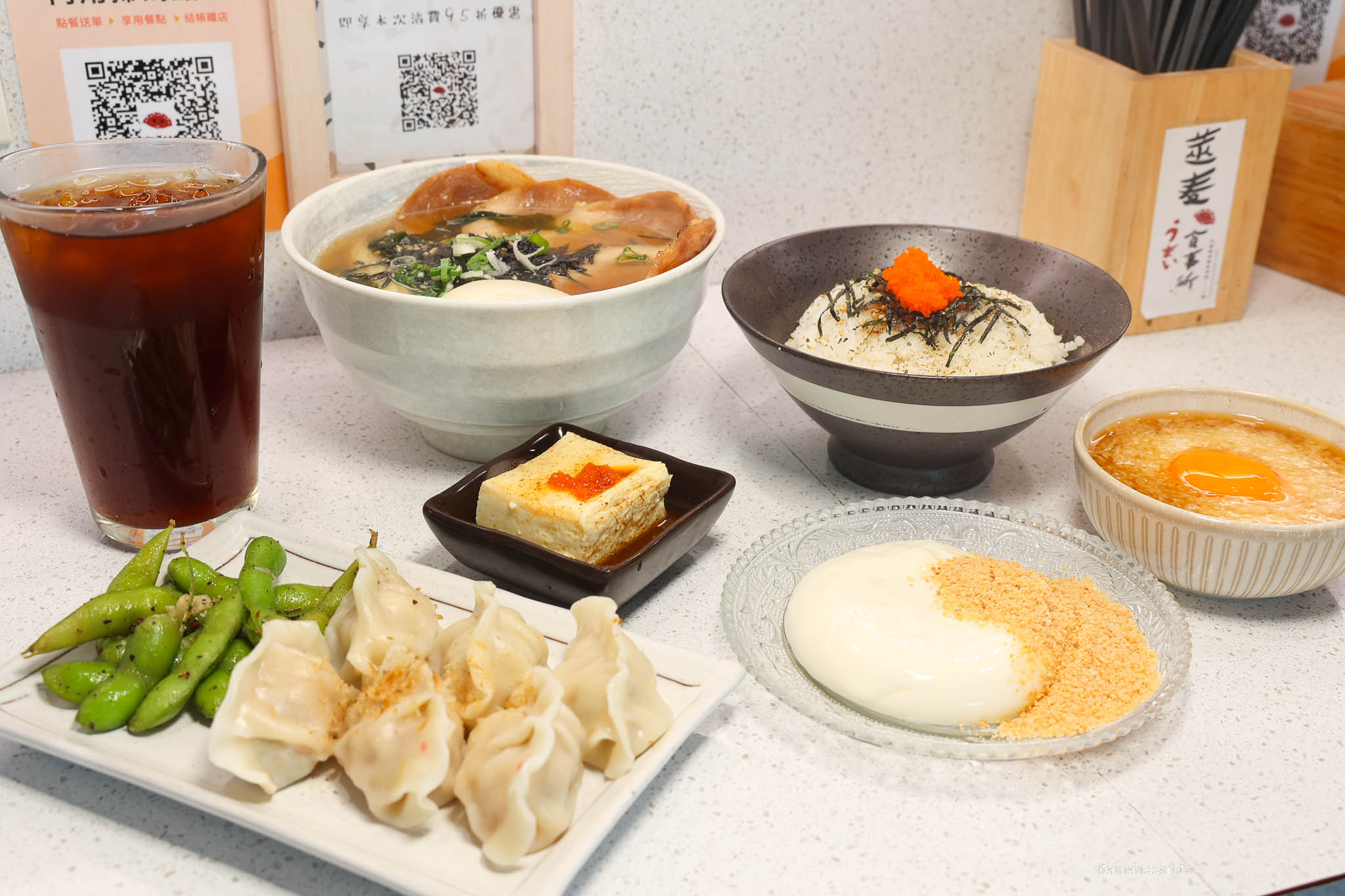 台南美食｜日系質感小食堂！「莁麦うまい食事所」！手工水餃、自製甜點必吃，爆餡鮮蝦水餃讓人驚艷!