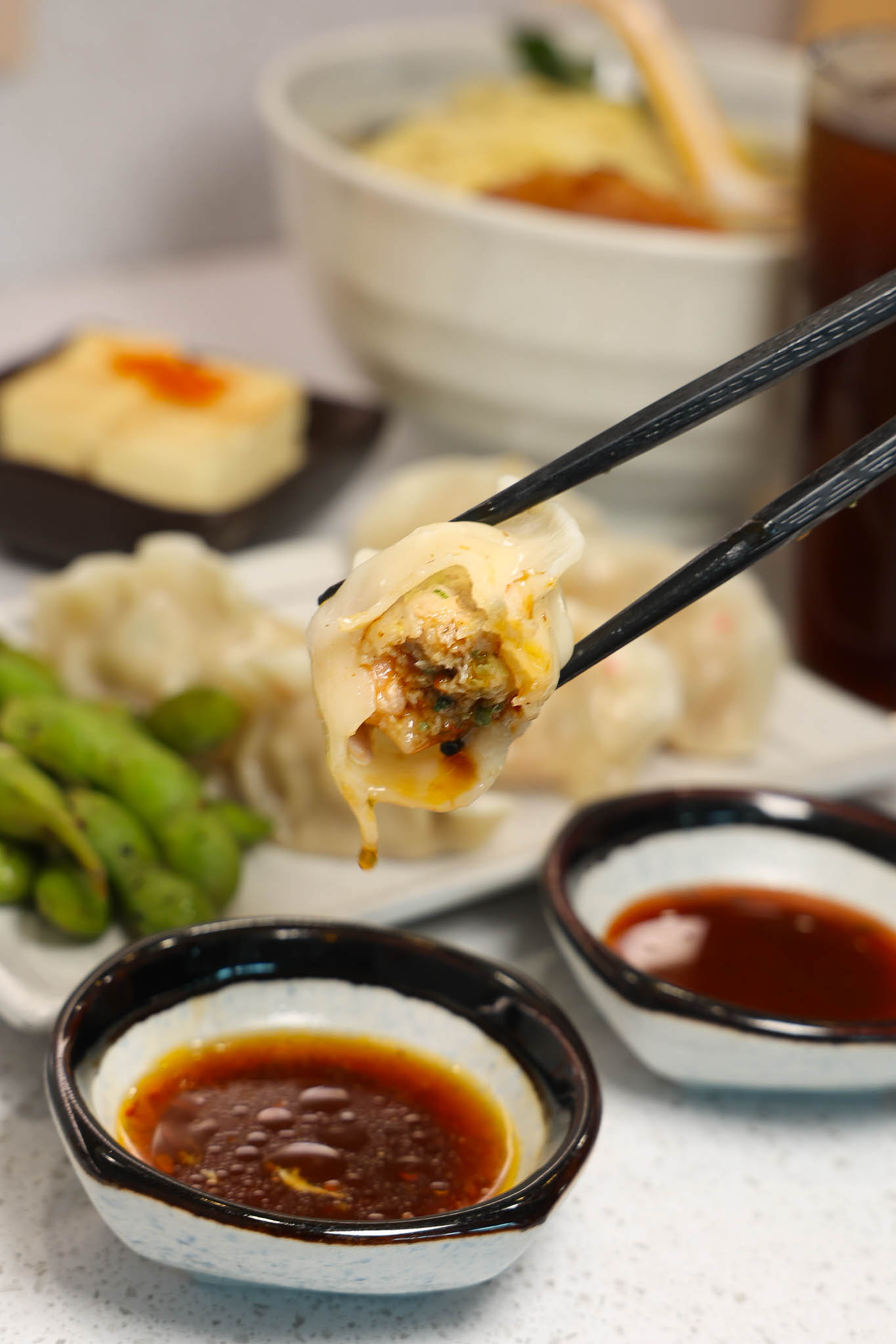 台南美食｜日系質感小食堂！「莁麦うまい食事所」！手工水餃、自製甜點必吃，爆餡鮮蝦水餃讓人驚艷!