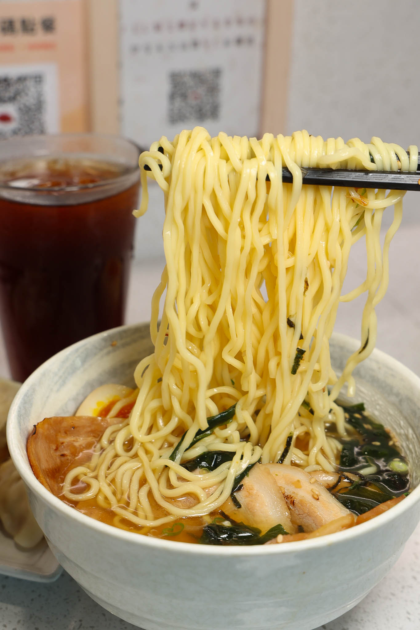 台南美食｜日系質感小食堂！「莁麦うまい食事所」！手工水餃、自製甜點必吃，爆餡鮮蝦水餃讓人驚艷!